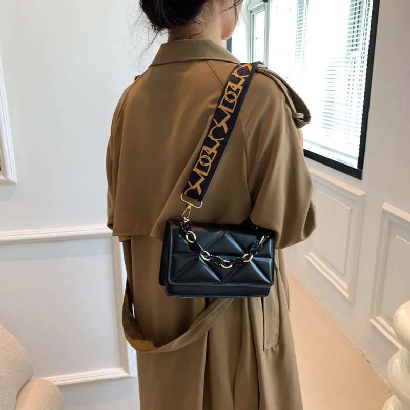 New Fashion Pu Soft Leather Chain Mini Small Little Hand Bags for Girls Ladies Purses and Crossbody Bag