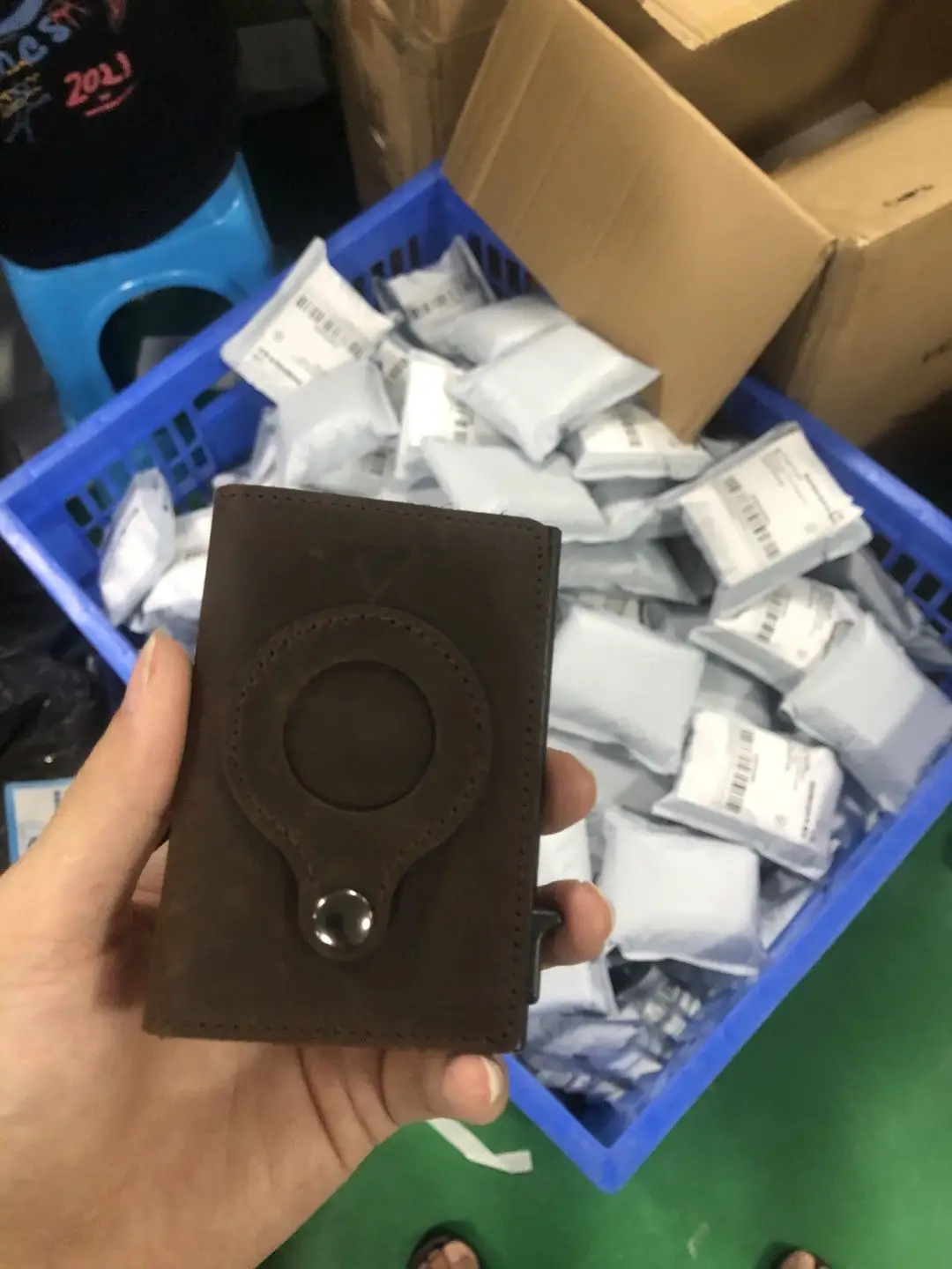Винтажный Мужской держатель для кредитных карт с RFID-блокировкой чехол из алюминиевого сплава удостоверения личности автоматический мужской металлический кожаный
