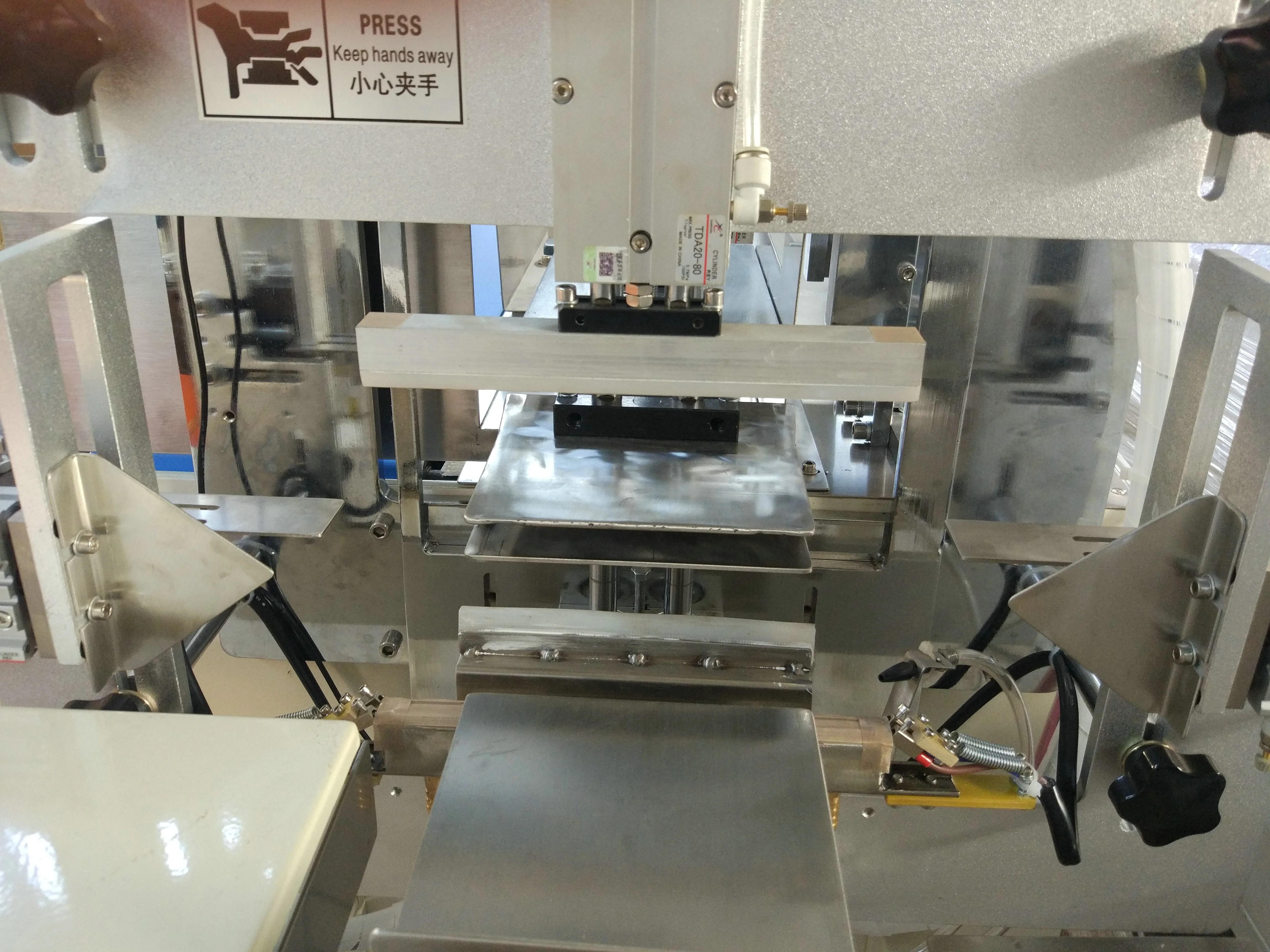 Semi automatic face tissue paper bag sealing packing machine