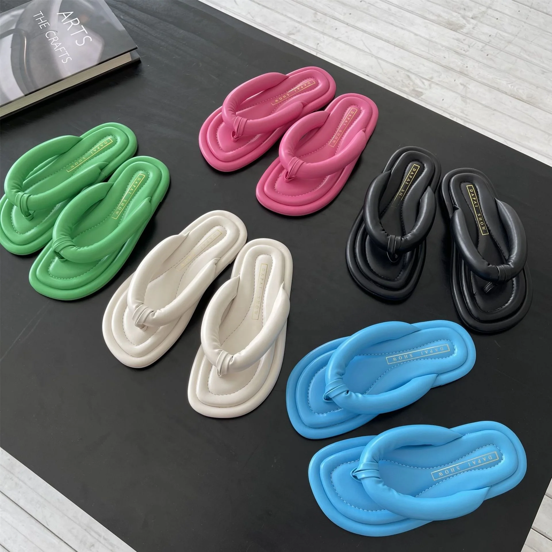 New Creative Lady Slip-on Sandals Designer Green Sponge Slippers Summer Beach Sandals Flip Flops Slippers