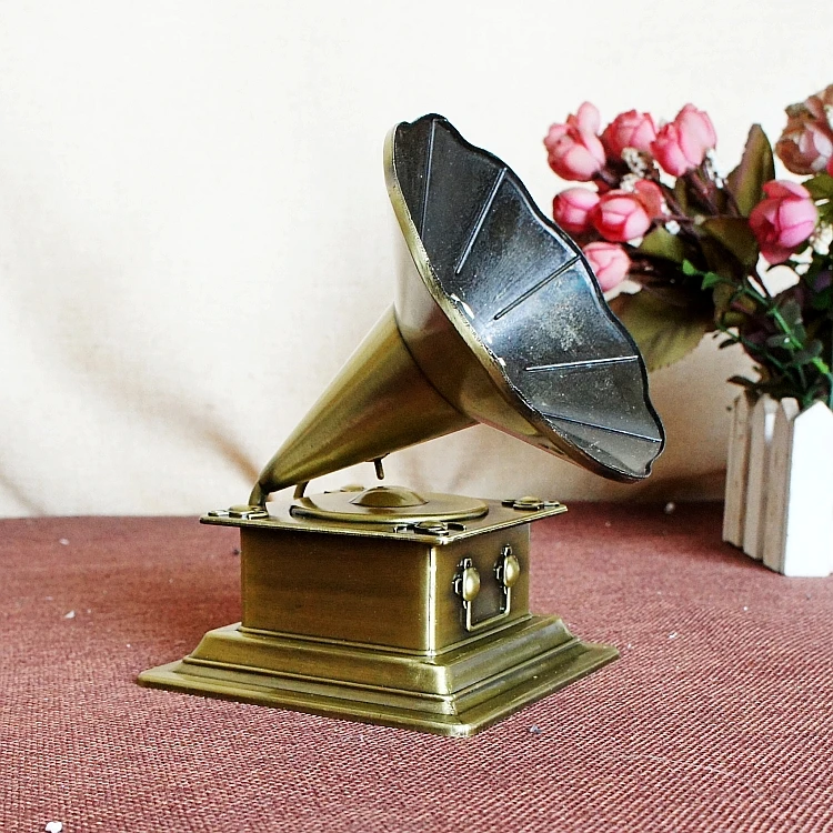 Modern Gramophone Metal Crafts Creative Antique Phonograph Model for Living Room Decoration
