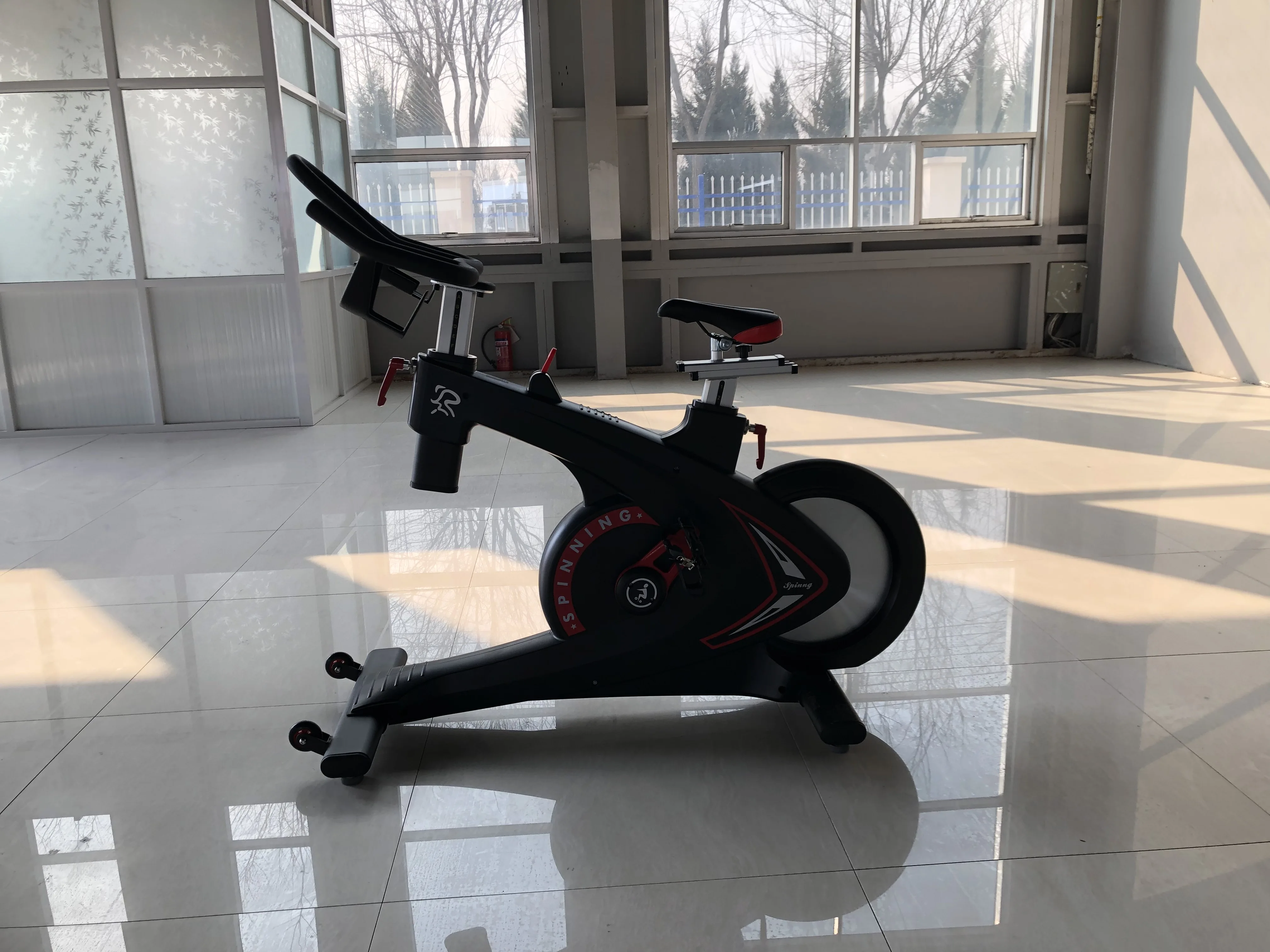 Precision-Engineered Commercial Magnetic Spinning Bike Enhanced Training Outcomes TZ-7036