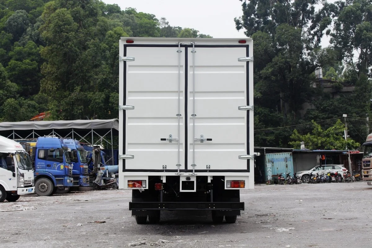 Qingling ISUZU Factory Truck 700P New 110km/h Automatic Cargo Truck Competitive Pricing for Transportation in China Fence