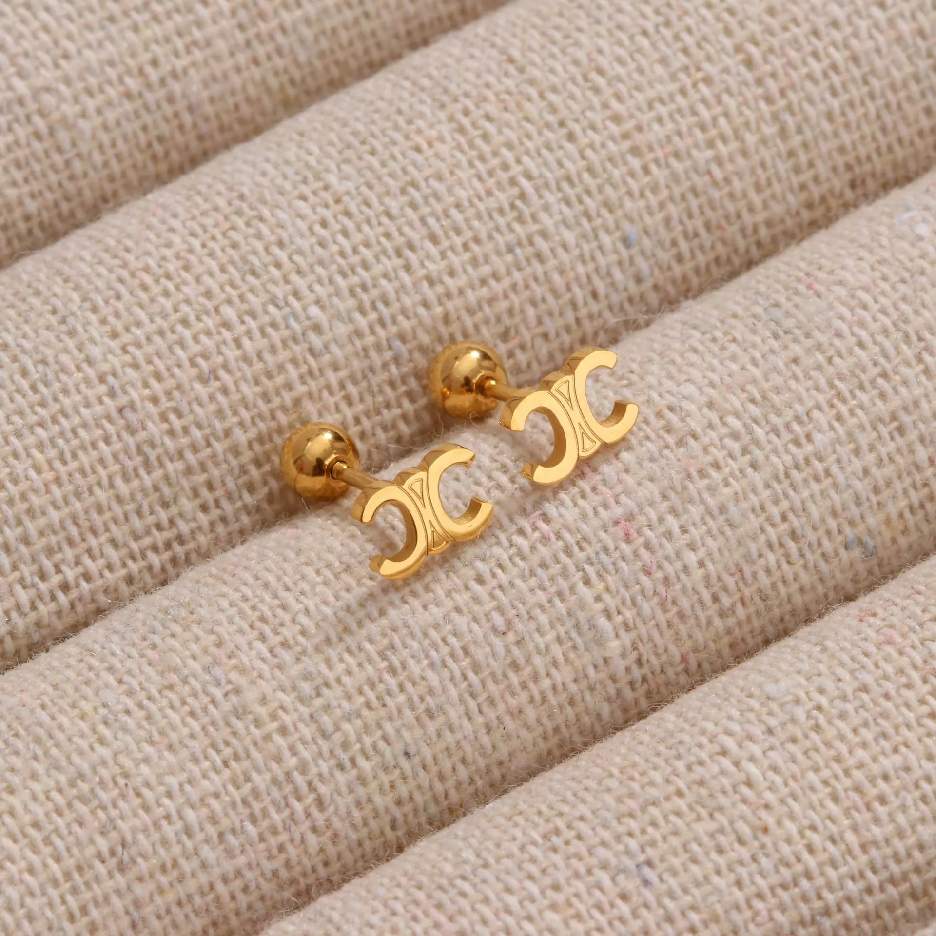 Factory Direct Titanium Steel Earring Puncture Red Ear Bone Nail Shaking Sound Net Bath Sleep Free Pick Stainless Steel ODM