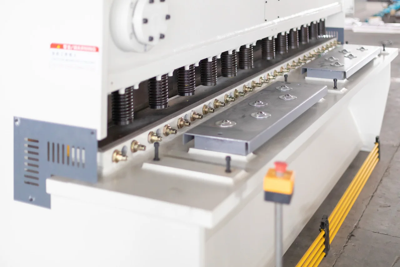 2021 best selling Tools plate guillotine industrial sheet metal aluminium stainless steel cutting machine from Auto