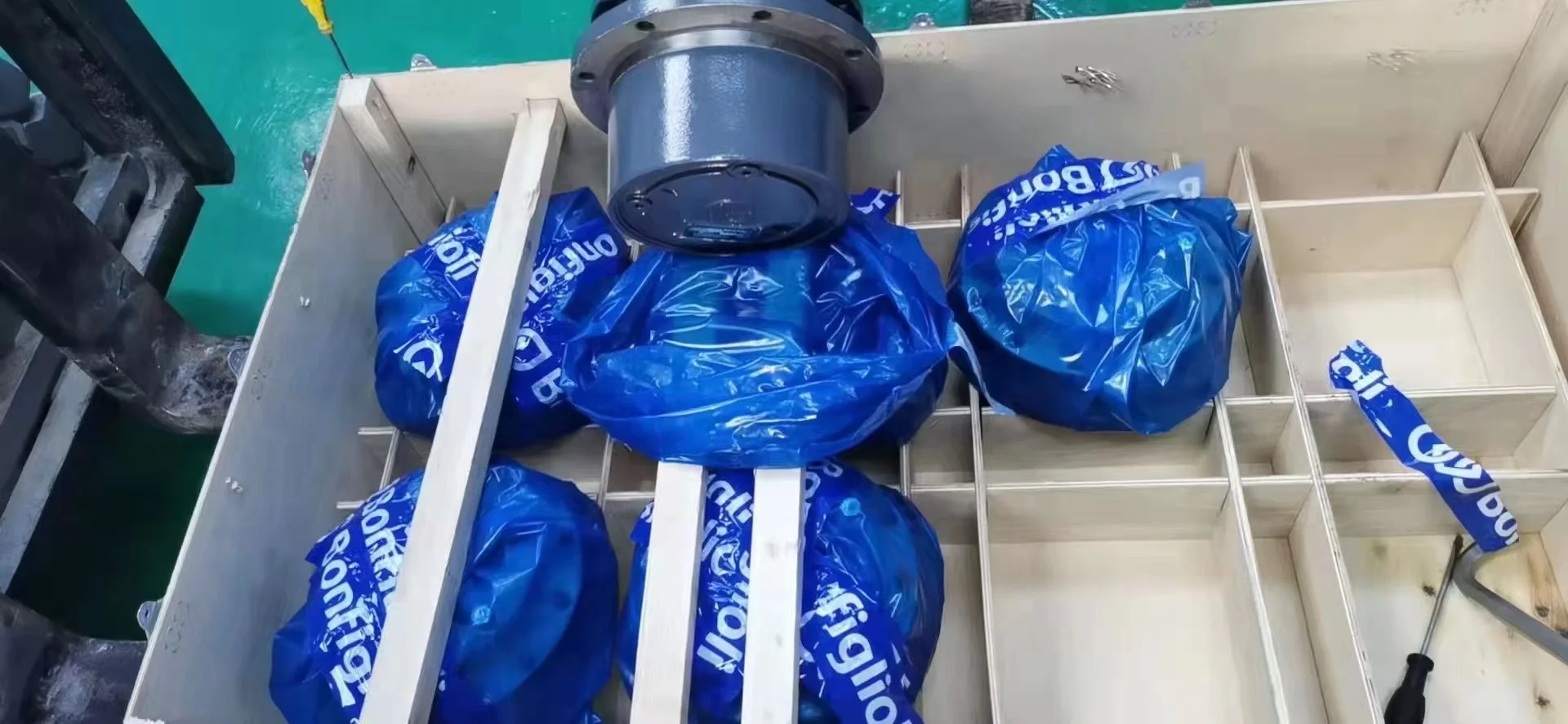 Коробка передач 705C2HS023B64J0HIV 2T260308261A