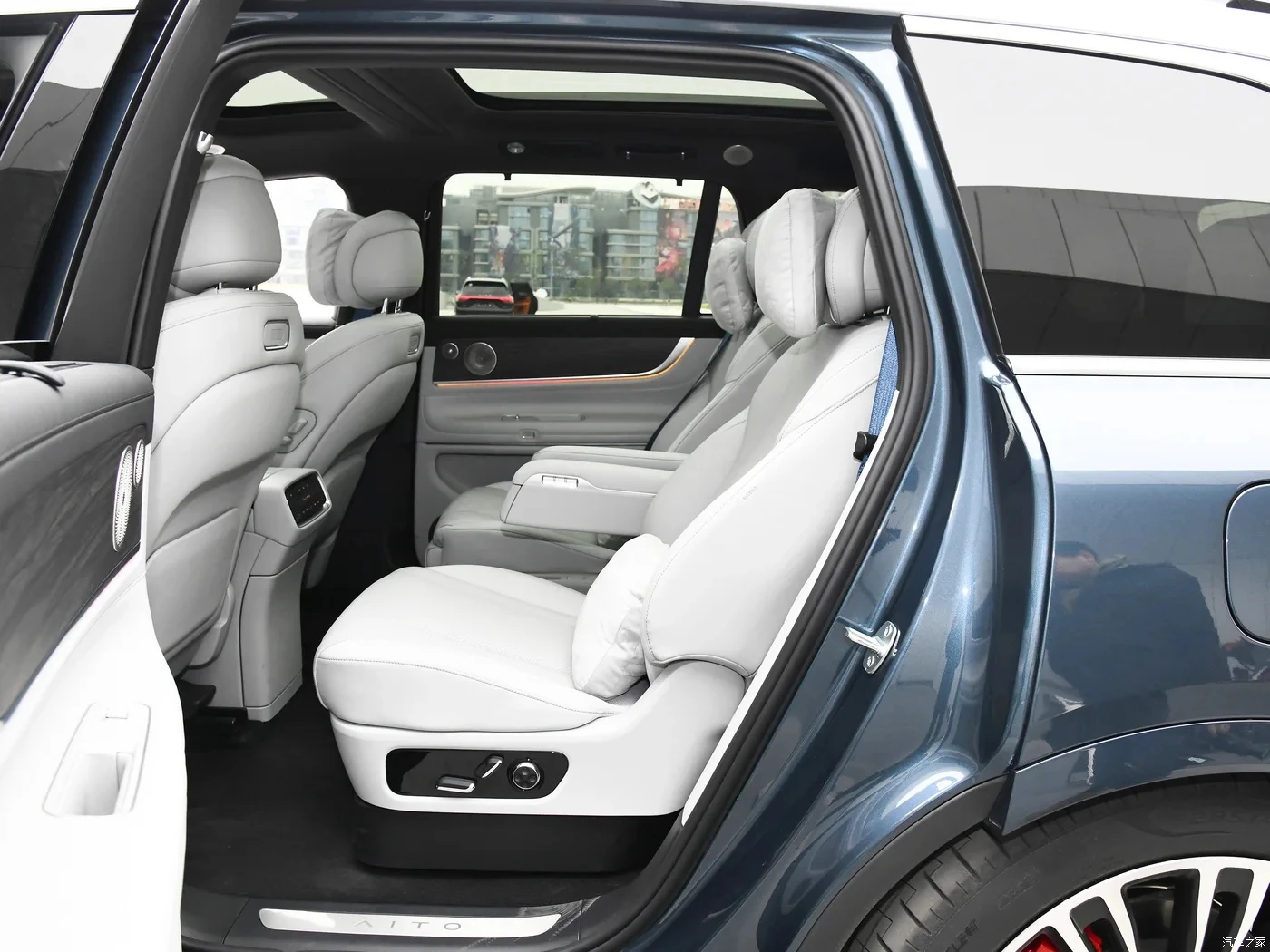 2024 Huawei Aito M5 EV New SUV Car with Lithium Battery Single Drive Motor for Adults Energy Efficient Electric Sports Car