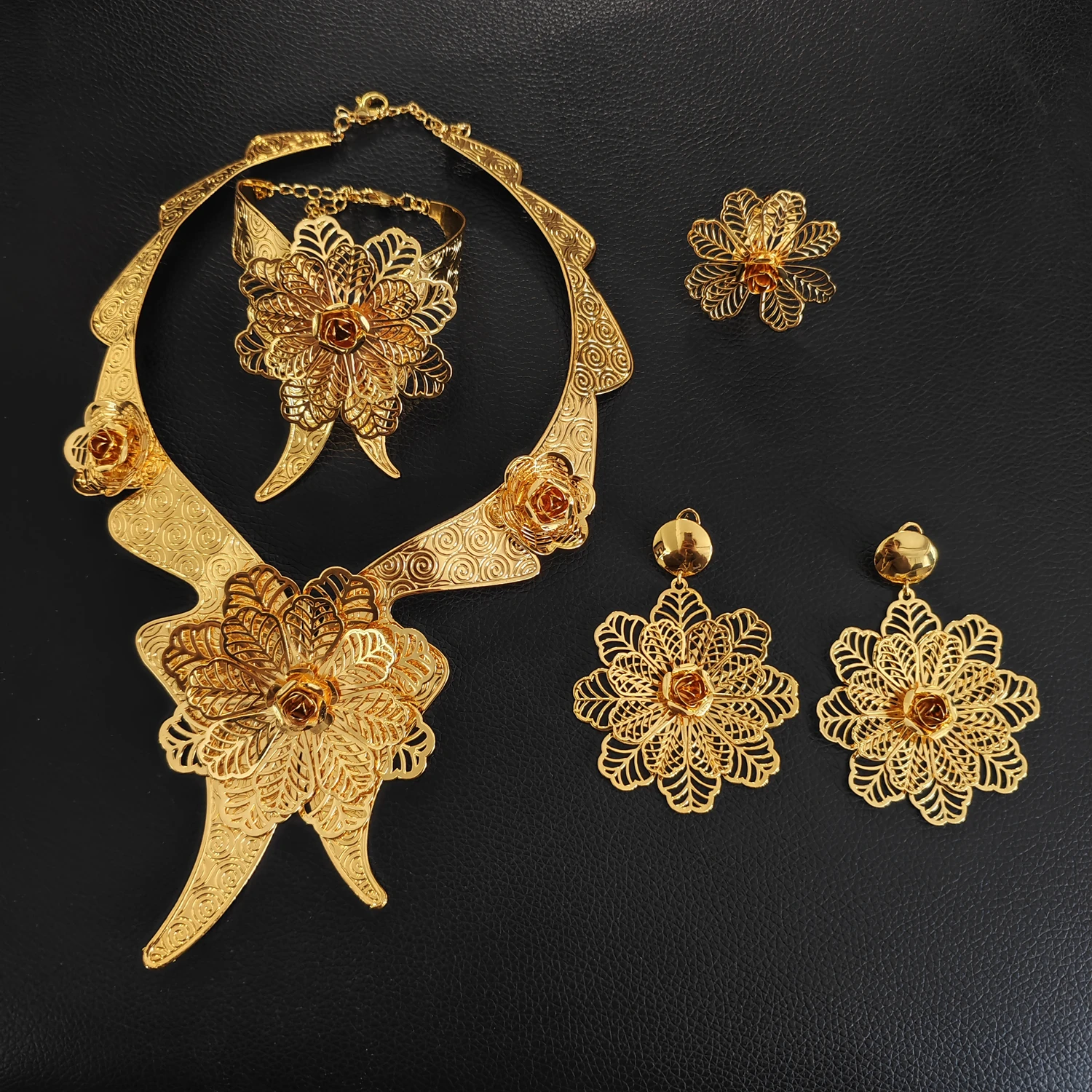 Zhuerrui hot selling new Italian jewelry set textured 18K gold-plated necklace flowers sweet romantic girl wedding 4-piece set