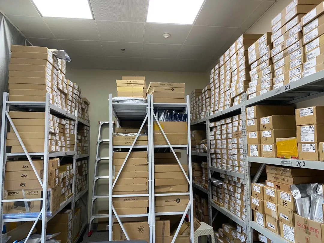 Nwe Original IC MIC5891YWM integrated circuit Electronic components IC chip MIC5891YWM in stock