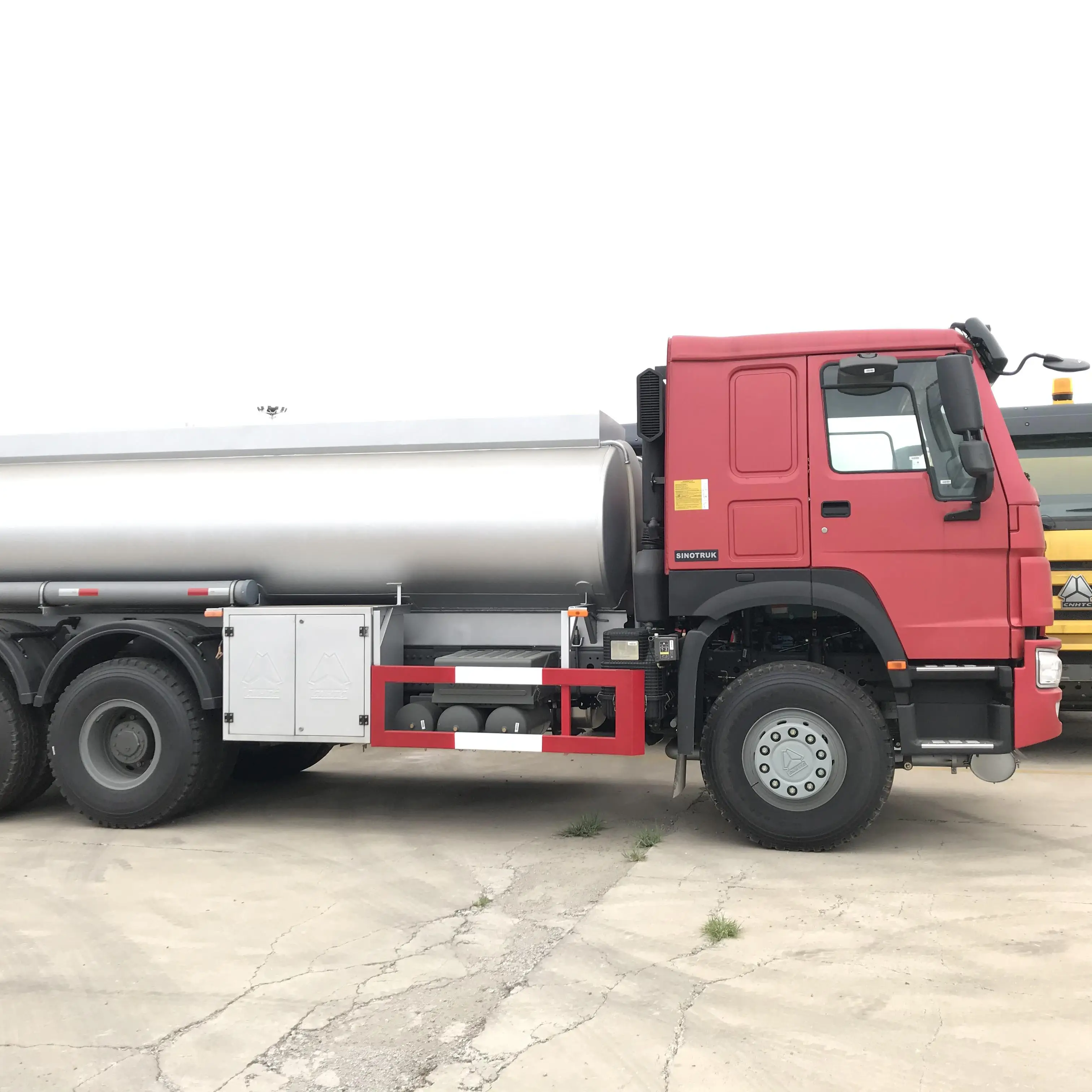 Топливный Танкер SINOTRUK HOWO 6X4
