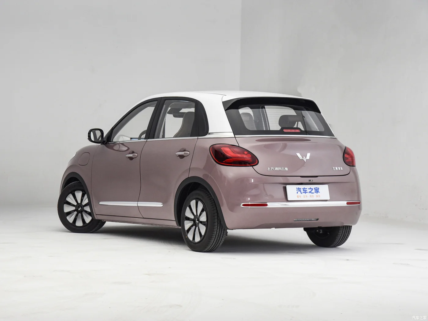 2023 hot sale high speed new model wuling binguo 220km 333km range electric car price