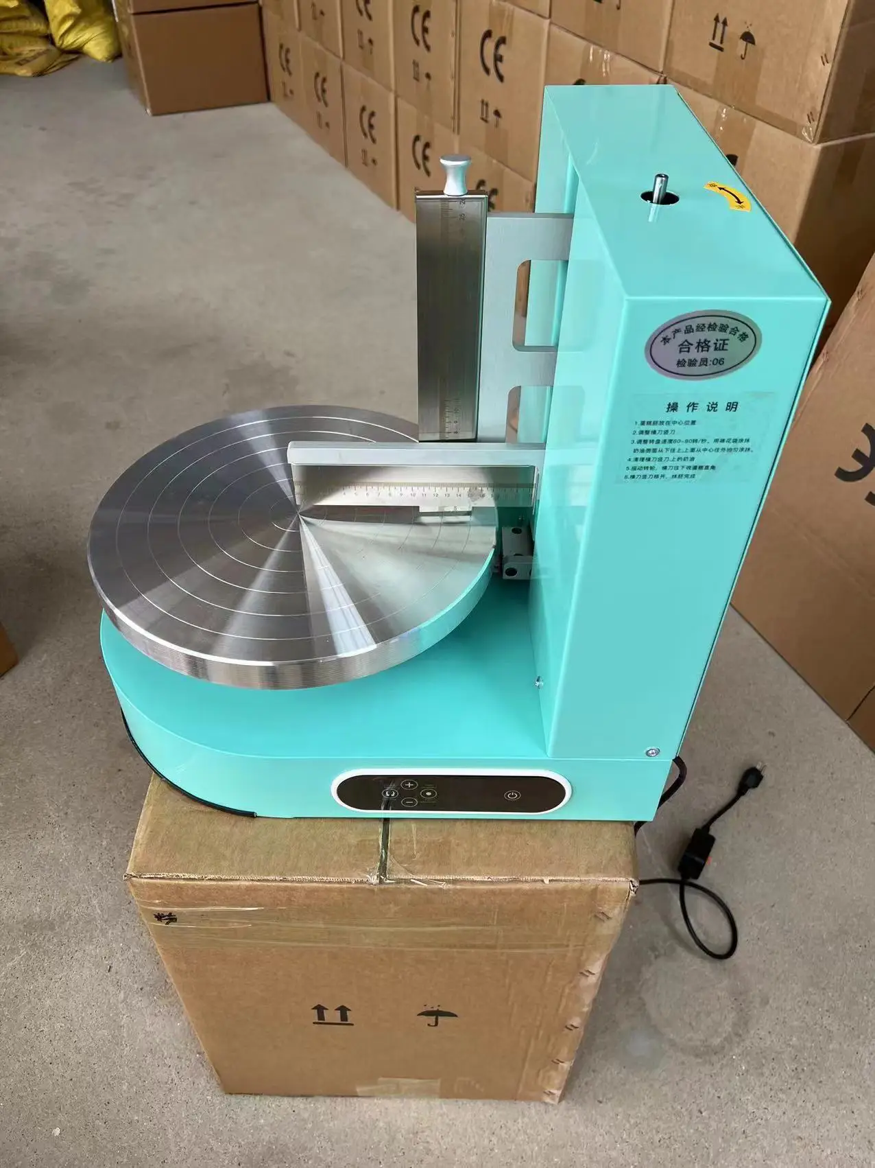 Durable automatic round cake cream plastering coating filling machine for sale cream fill machine for cake