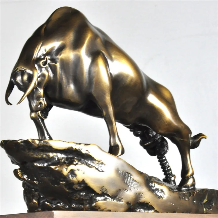 Professional sculpture designer Wall Street mascot bull designs industrial cattle sculpture