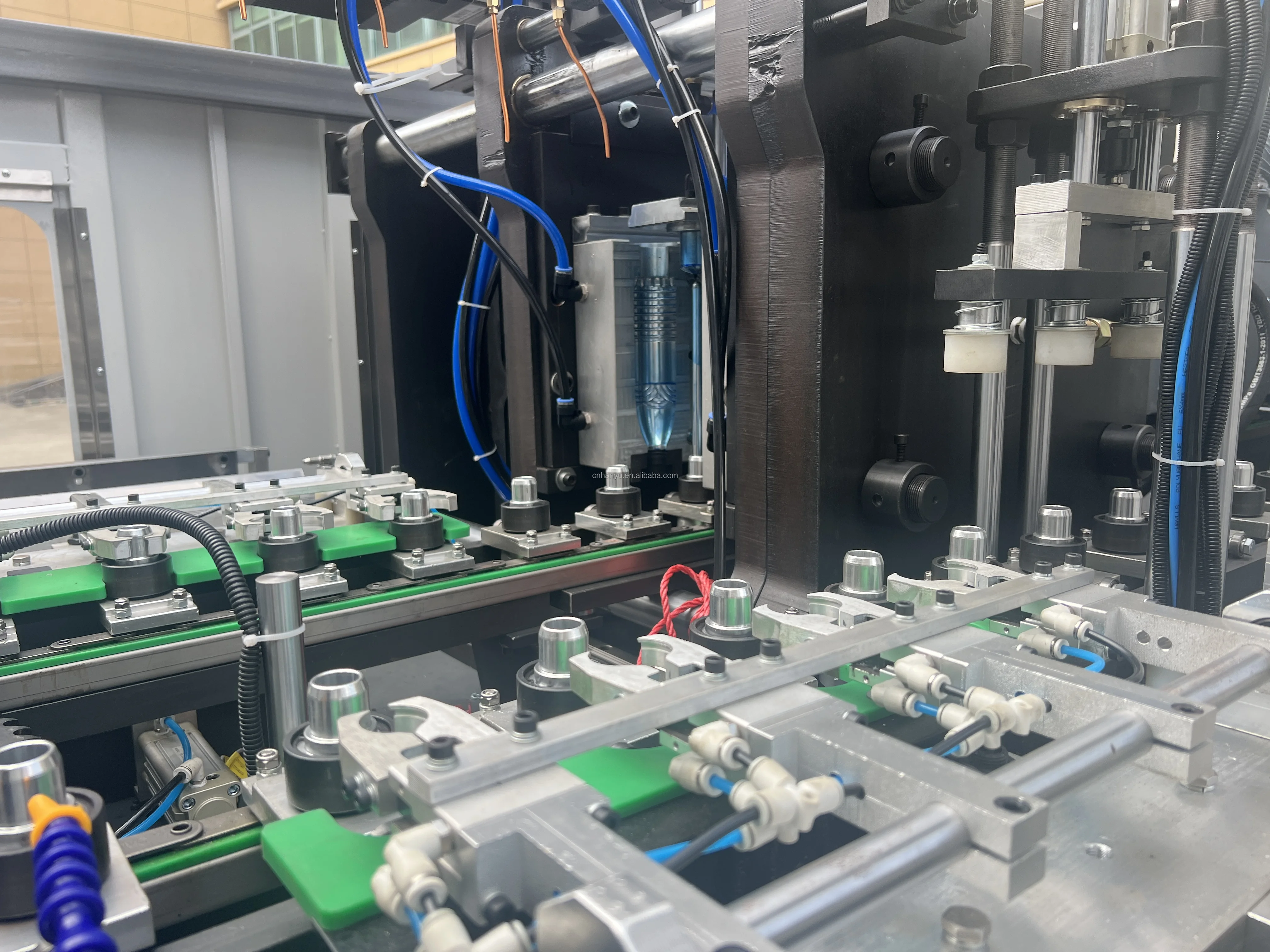 500 ml 4 cavity plastic bottle making machine pet bottle blow molding machine for 100ML to 2L plastic bottle machine factory