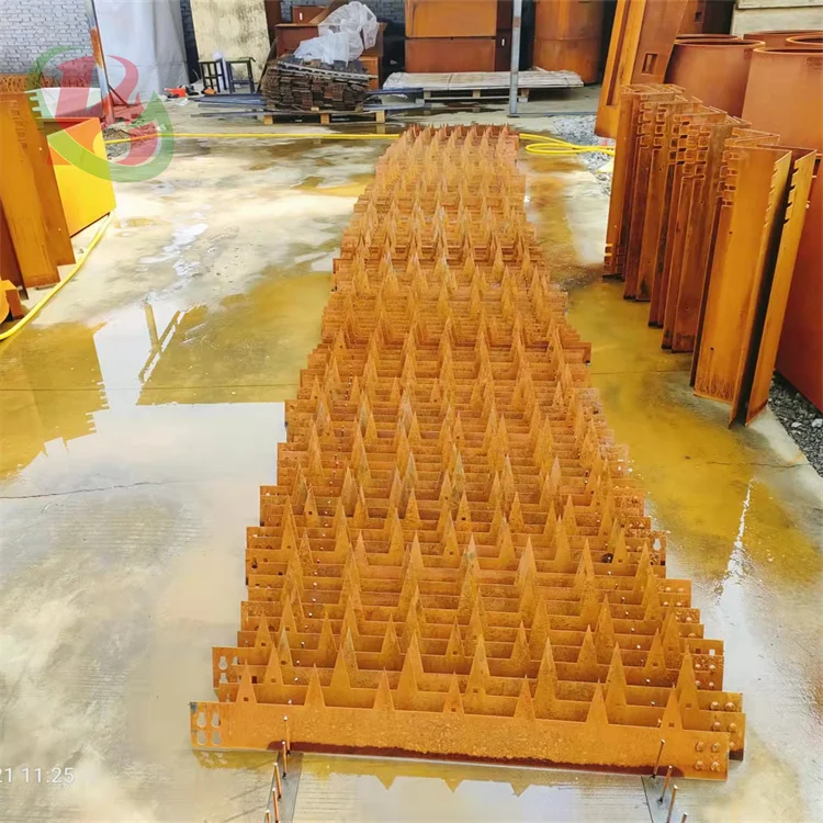 Открытый садовый забор