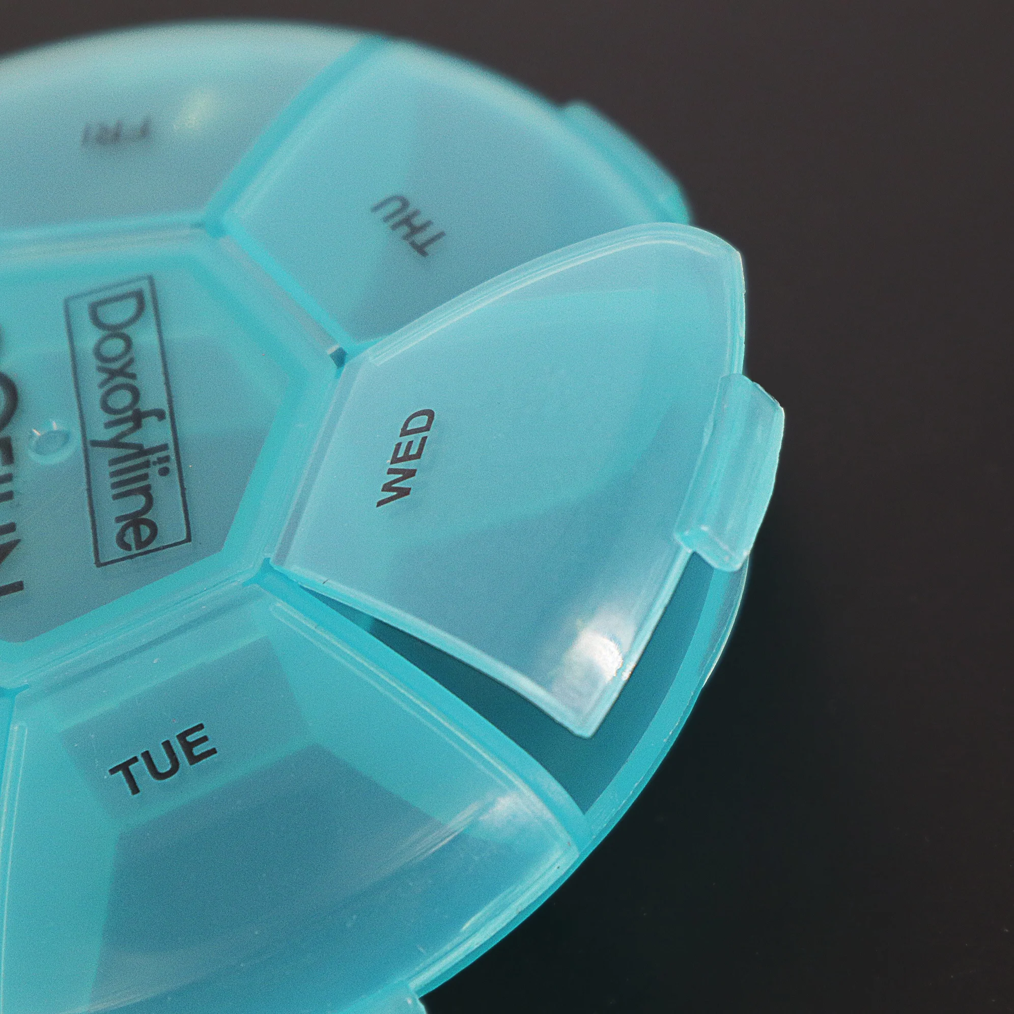 Custom Portable Plastic Round Shape 7 Days Weekly Pill Storage Box Medicine Pill Case