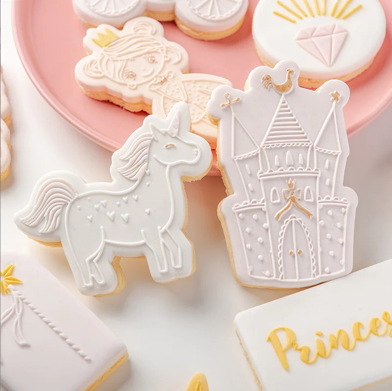 New cookie tool Cartoon unicorn princess carriage castle fondant biscuit mold acrylic embossing mold plastic cookie cutter