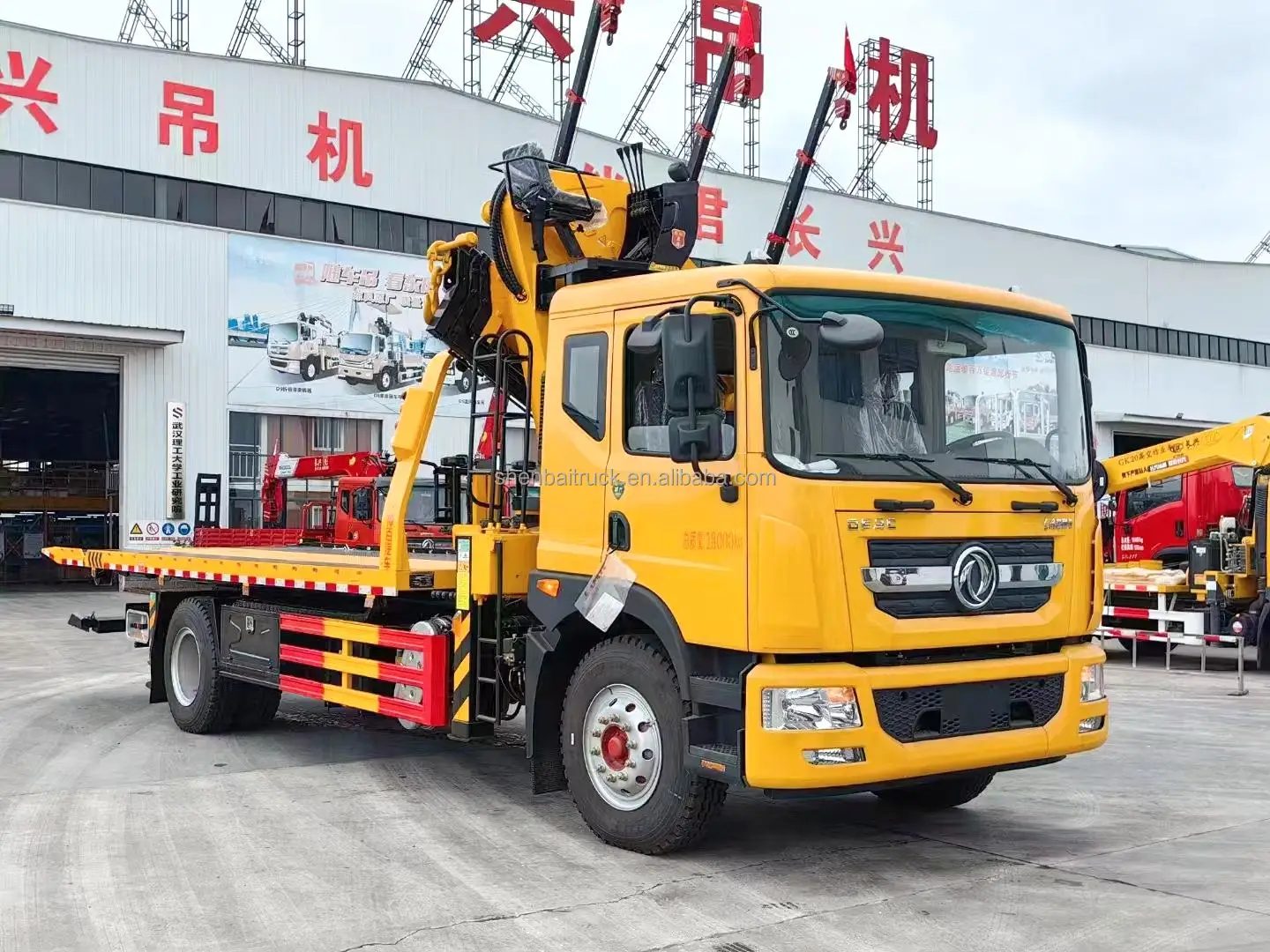Good Quality Road Emergency Dongfeng 4X2 8Ton 10Ton Wrecker Towing Truck Flatbed Body Truck with Crane for sale