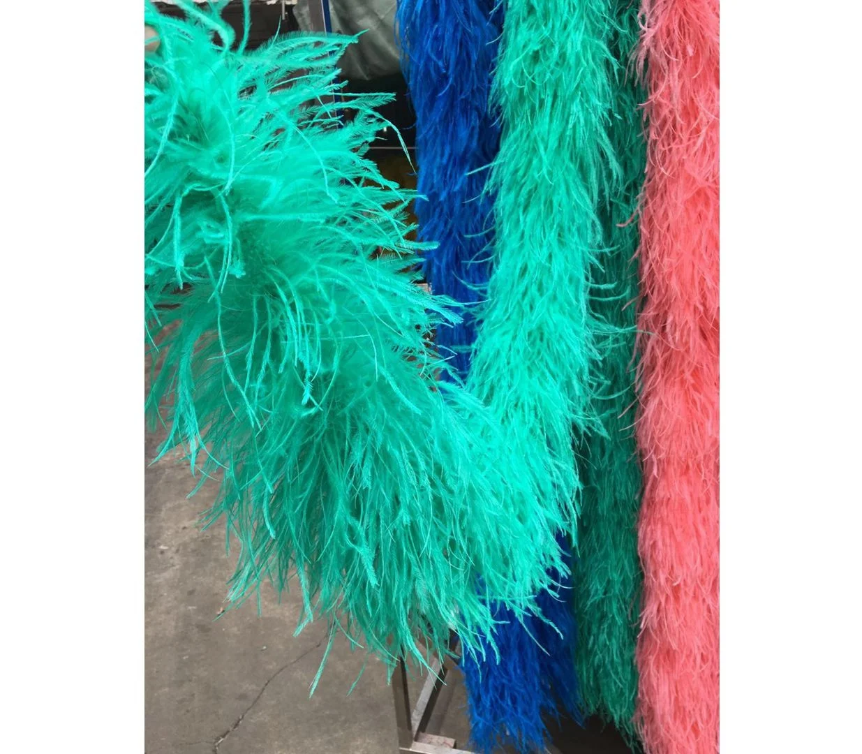 Custom Dyed Emerald Color Ostrich Feather Boas 4ply 6ply 8ply Dance Clothing Banquet Party Decoration