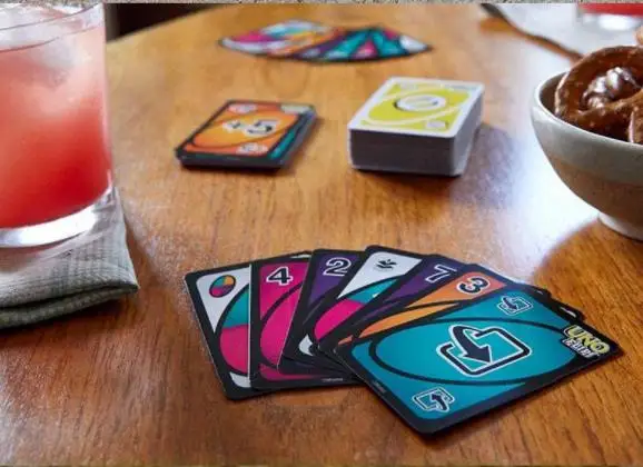 Wholesale Custom Logo Jumbo Tiny Decks Paper With 112 Cards Fun Party Unoes Playing Spy Family Wild Dos Flip Card Game Unos