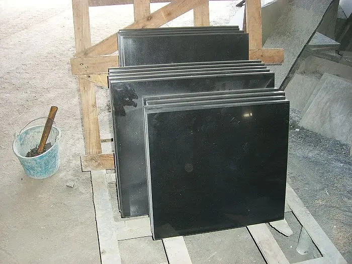 Дешевый Базальтовый Камень китайская хайнанская Черная Гранитная огневая плитка прочное качество для мощения сада и гостиницы