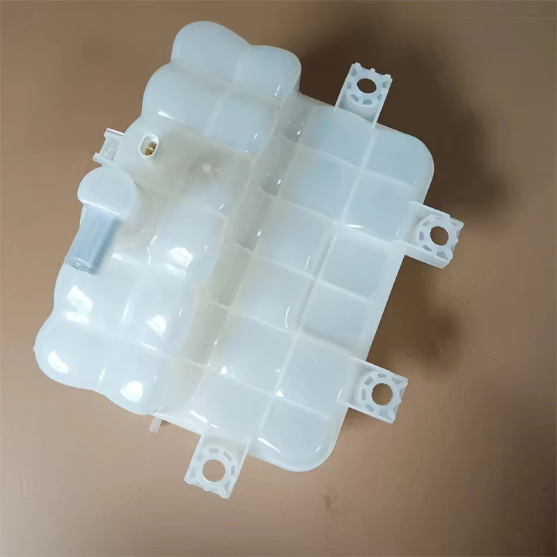 369-2207 Water Tank 8.96 Liter Coolant Tank 3692207 For 320E 324E 329E Excavator Tank CA3692207 High Quality Parts