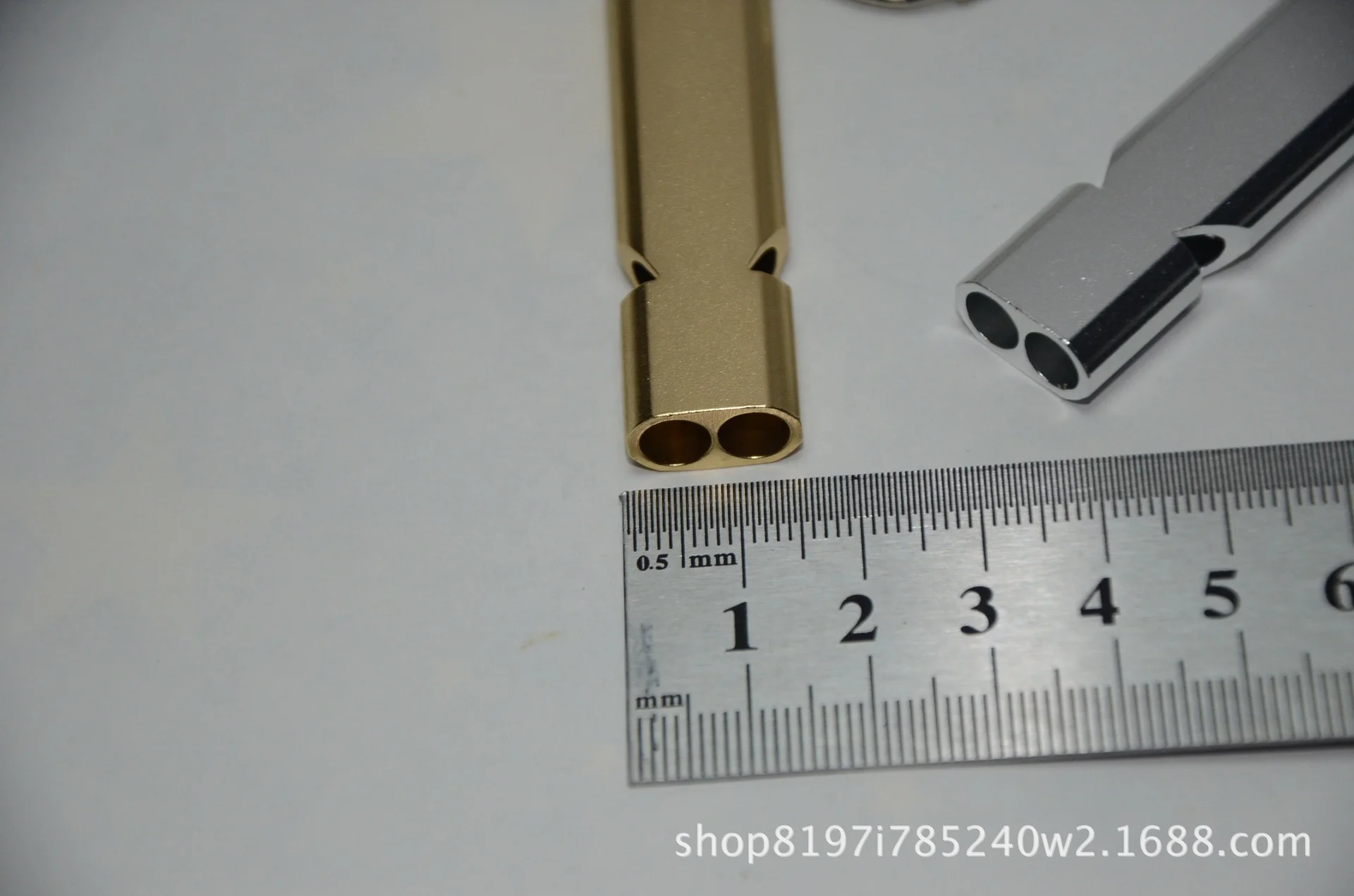 Wholesale Outdoor Emergency Survival Metal Whistles Keychain Safety Tool Custom Aluminum Alloy  Self Defense Keychain for Women