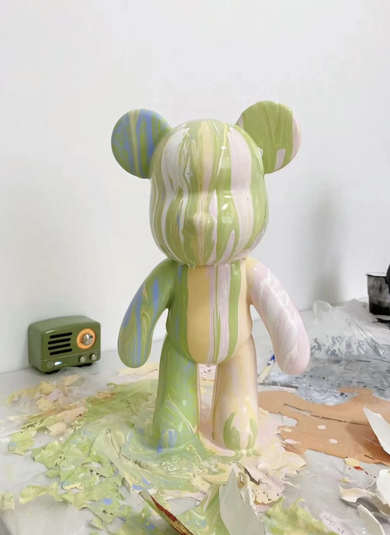 Miniature Resin Charms Fluid Violent Bear White Fluid Bear DIY Resin Crafts Figurines With Painting