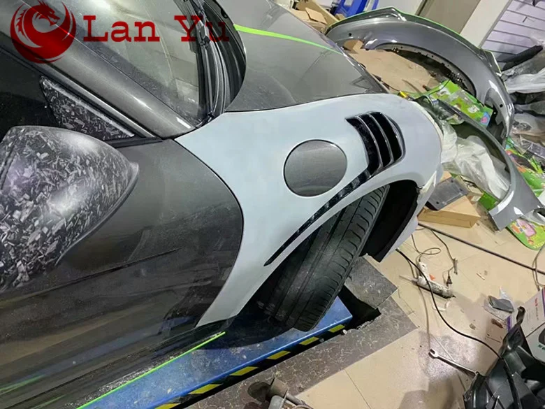 HALF CARBON FIBER FRONT FENDER FOR 2016-2018 PORSCHE CAYMAN 718