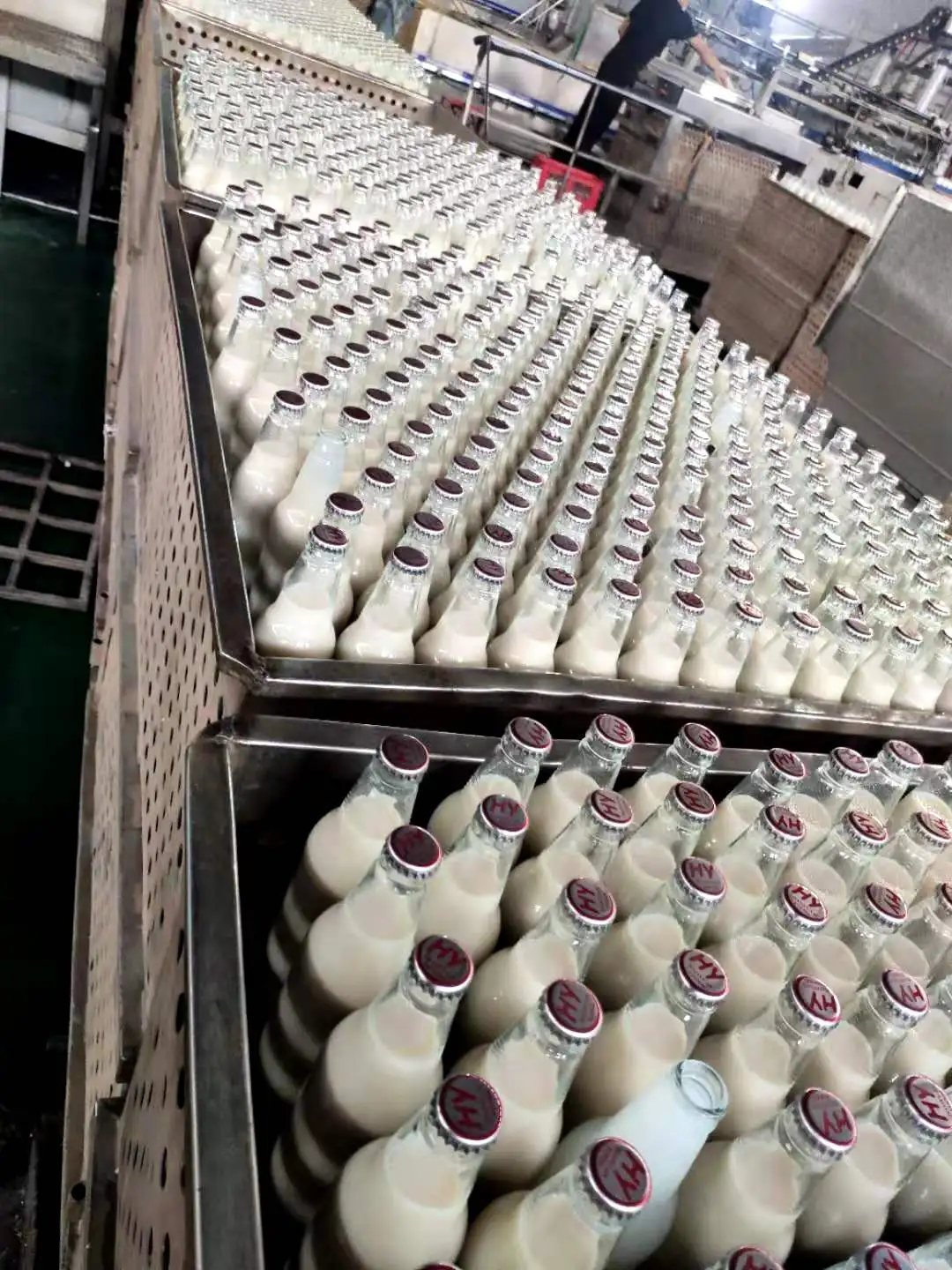 Wholesale factory soft drinks 300ml soy milk Custom brands name soy soy milk drink supplier
