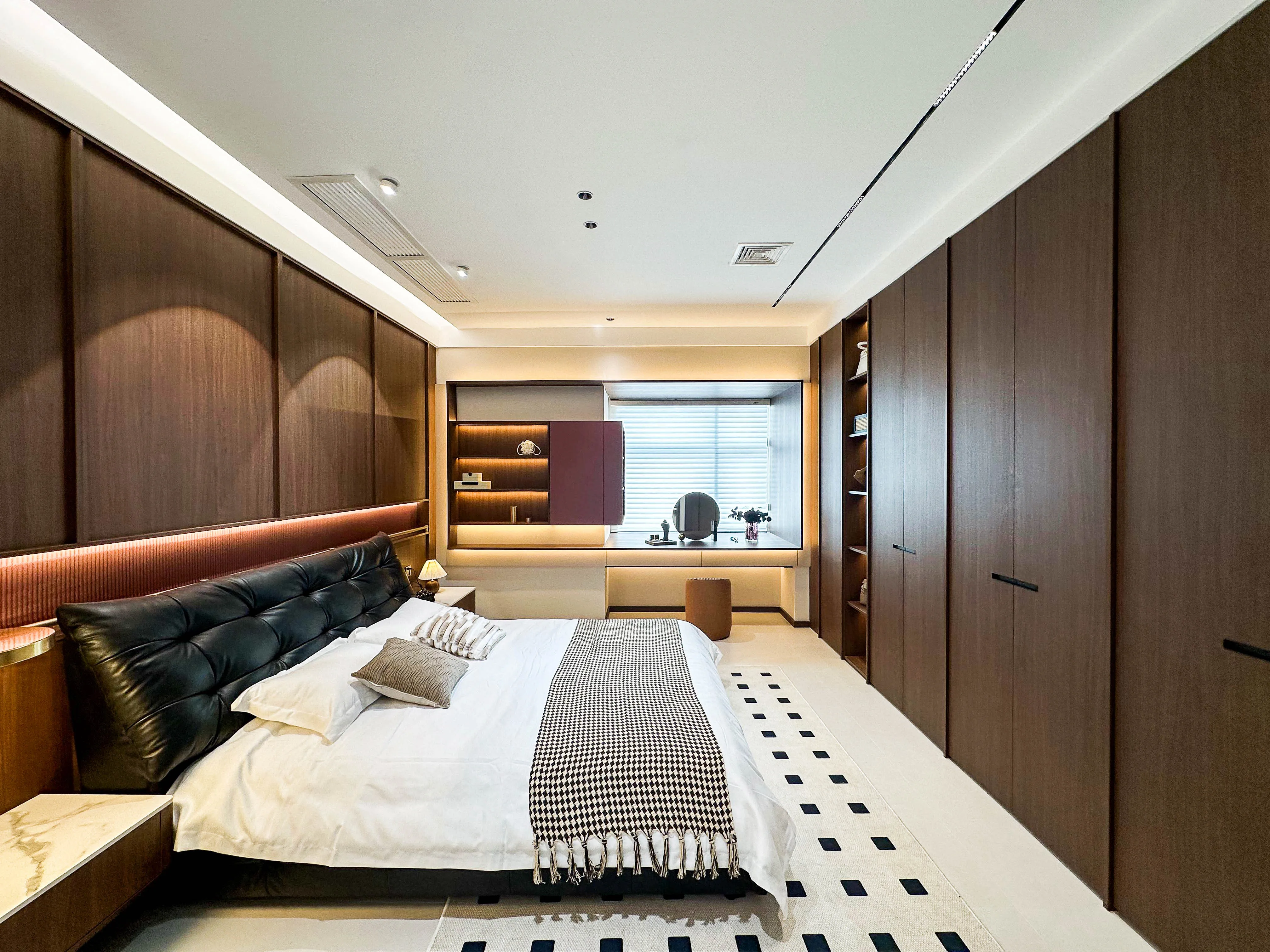 Wooden Bedroom Wardrobe Custom Furniture Large Capacity Southeast Asian Style Wardrobe