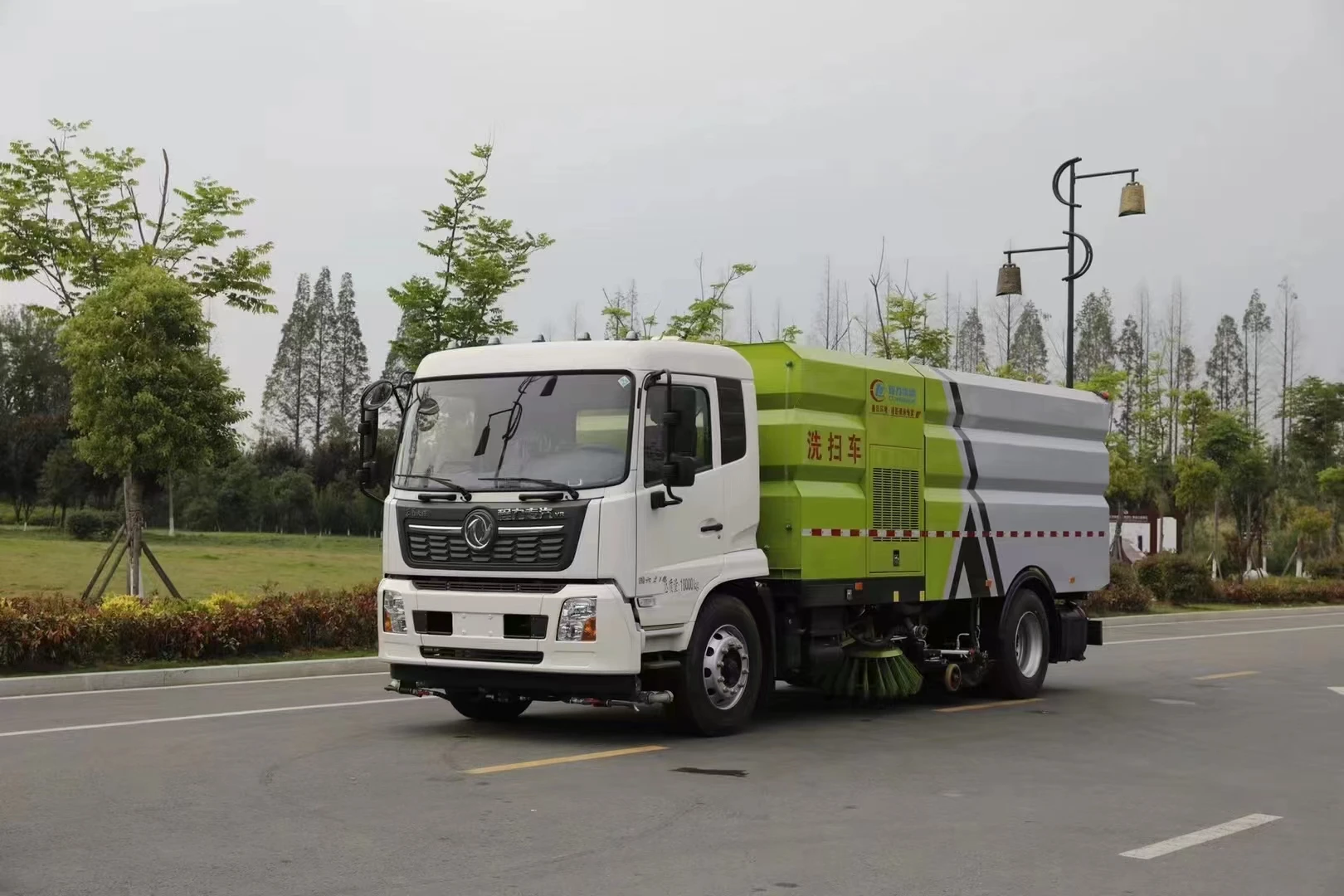ISUZU 9 ton road washing sweeper truck