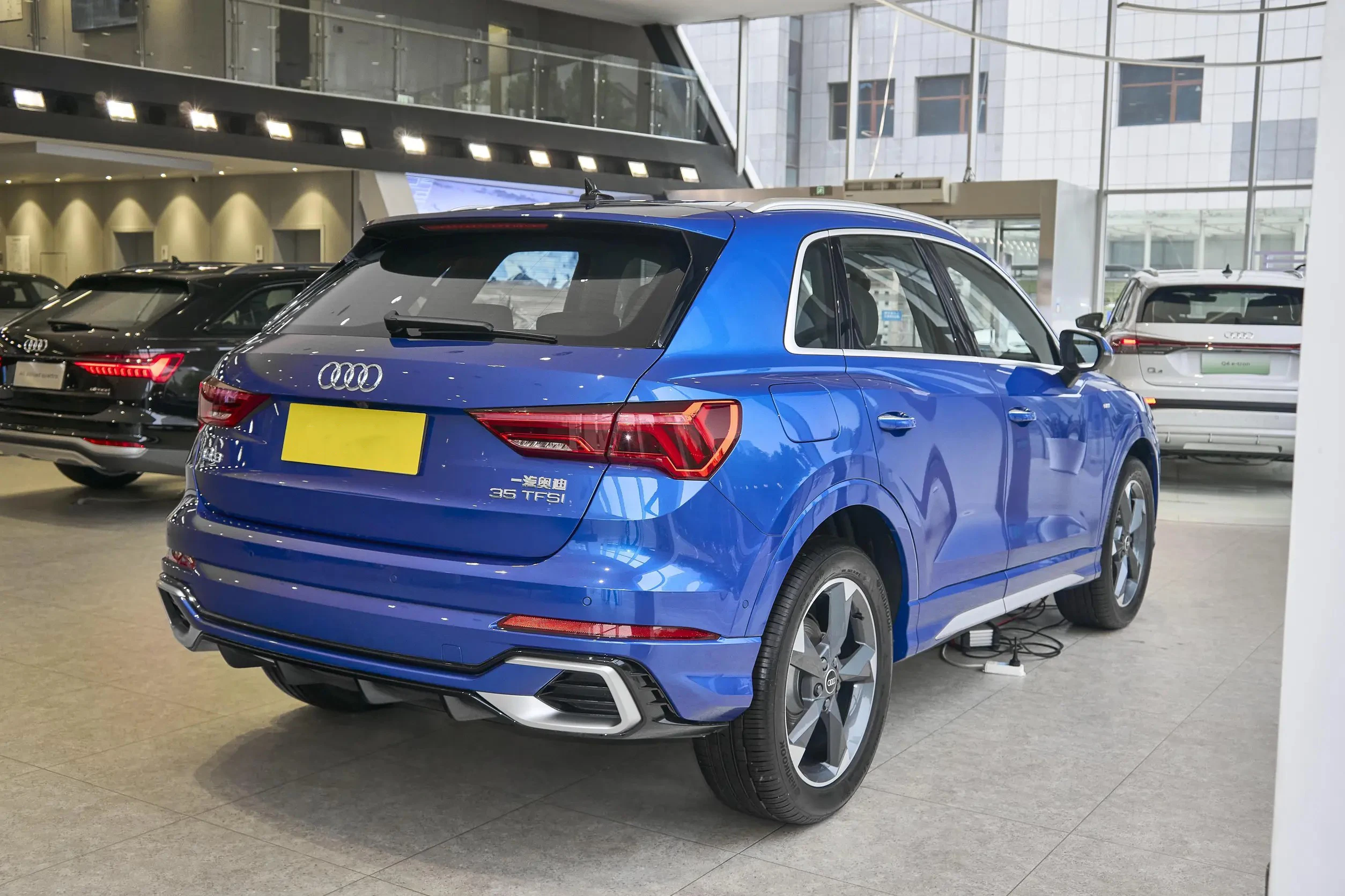 2025 2024 Good Performance Auto Q3 Audi 250Nm Gasoline Petrol Compact SUV High Speed 200kmh Faw Audi 60L Tank Volume 5 Seat SUV