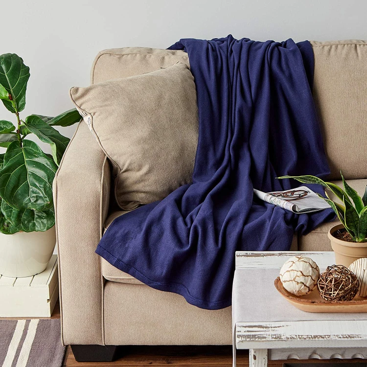 CVS BSCI Wholesale cozy soft cheap lightweight potable custom 100% polyester roll up fleece blanket with handle