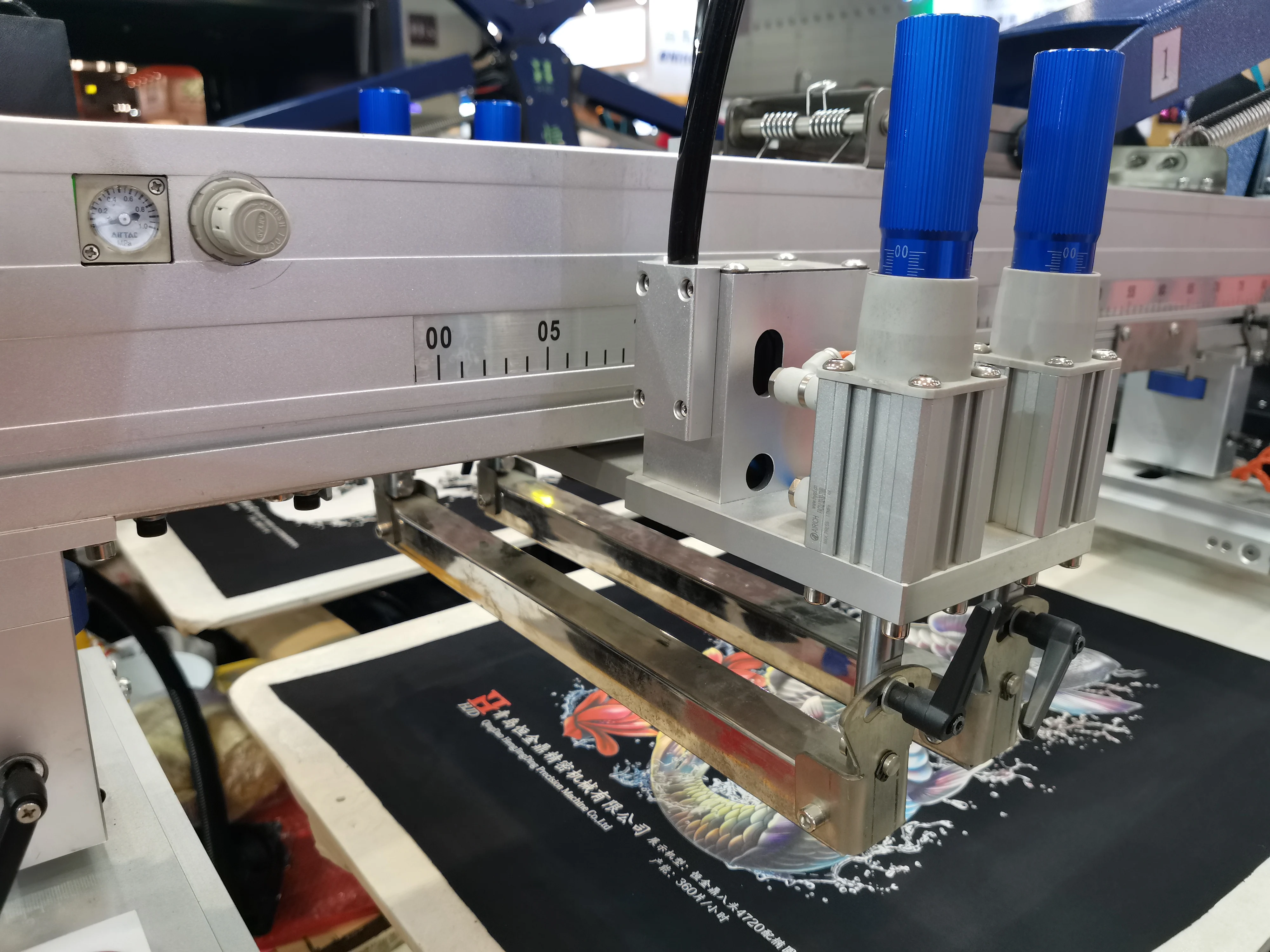 4 colors 63x86.5cm High accuracy Automatic cotton textile silk screen printing machine, suitable for different printing process