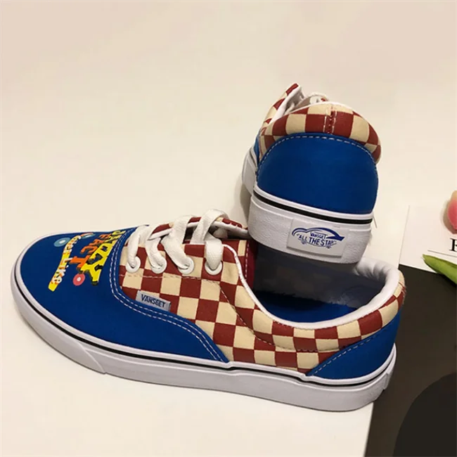 2021 New sneakers Hand-Painted Graffiti Canvas Shoes Ladies Ins Plaid Couple Skateboard Shoes for men and women
