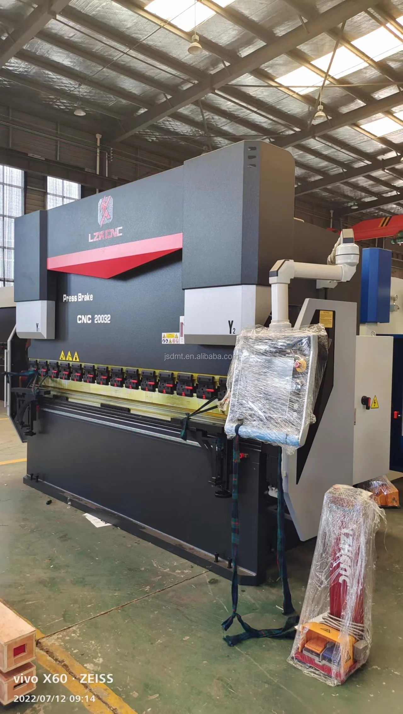 European New look SPB Series 220T3200 Hybrid oil pump Cnc press brake 8+1Axis