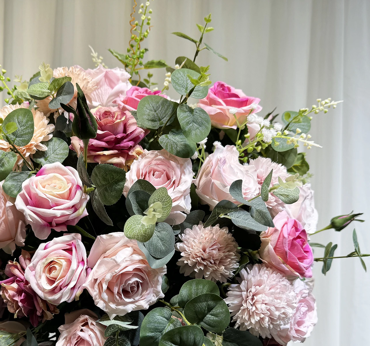 Wholesale Rose Silk Floral Ball Faux Flower Balls Plastic Base for Event Table Arrangement Party Home Room Decor