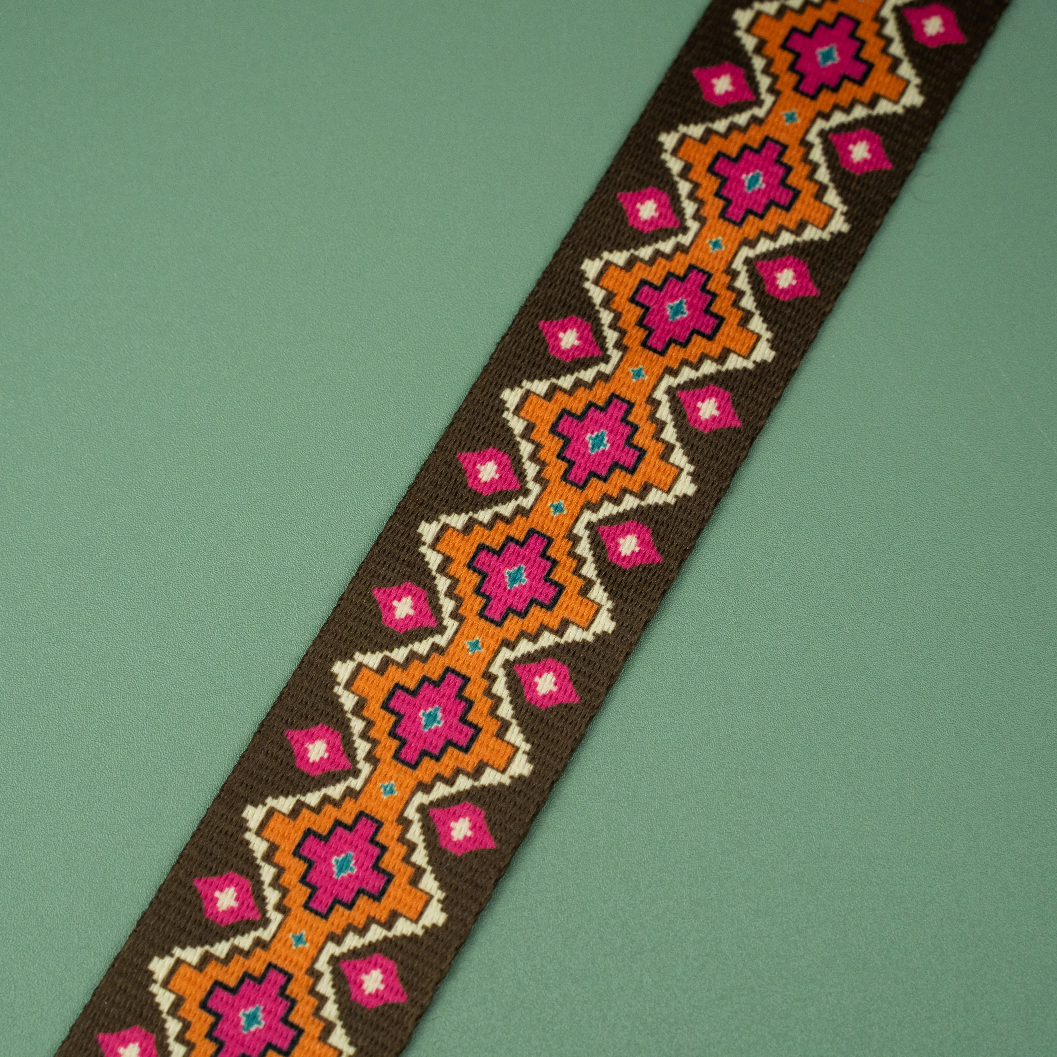 Самая продаваемая высокопрочная лента из 100% полиэстера в современном стиле комфортная с этническим узором жаккардовая