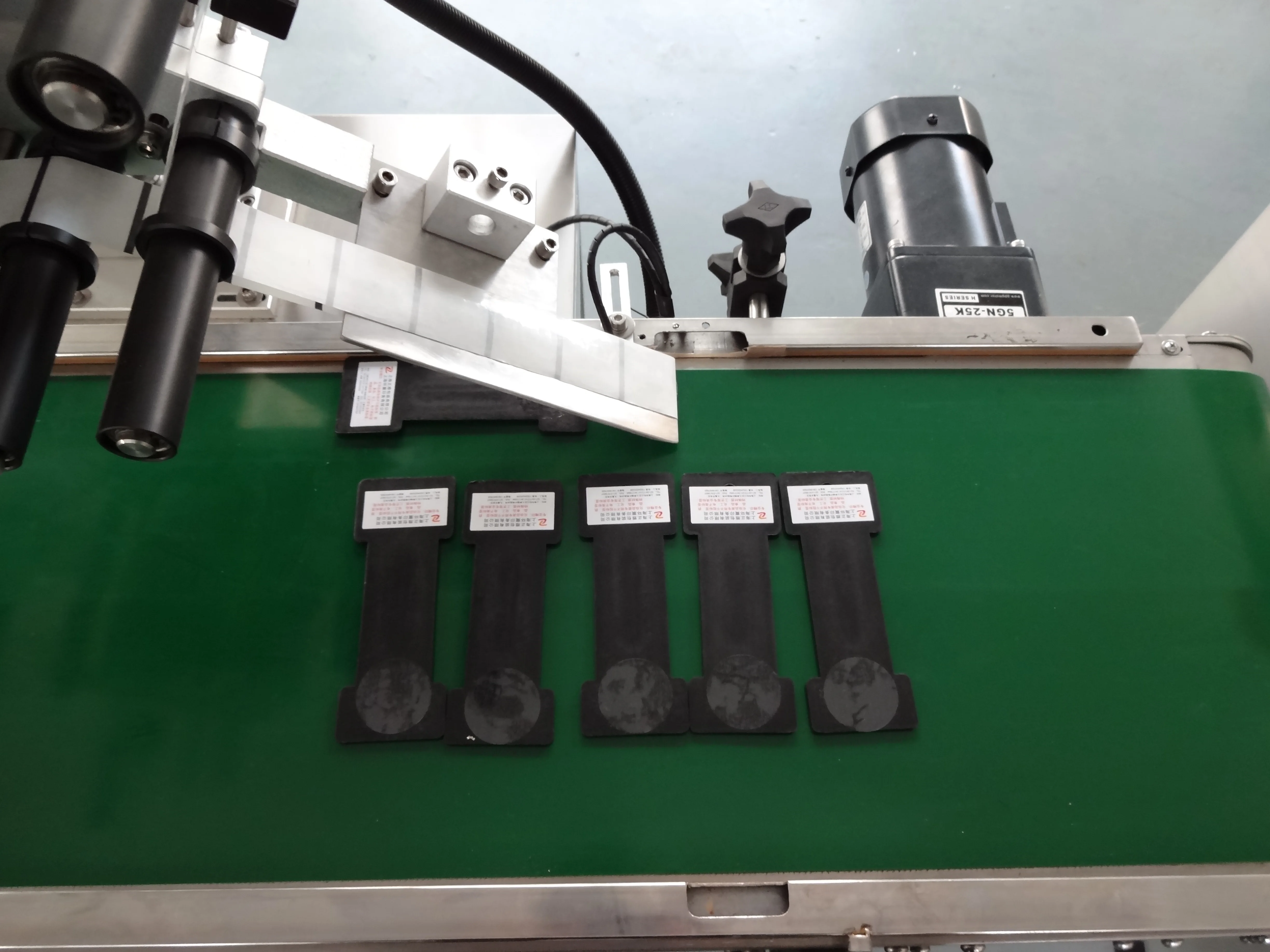 
Automatic Top Side Peanut Butter Nutella Lid Labeling Machine 