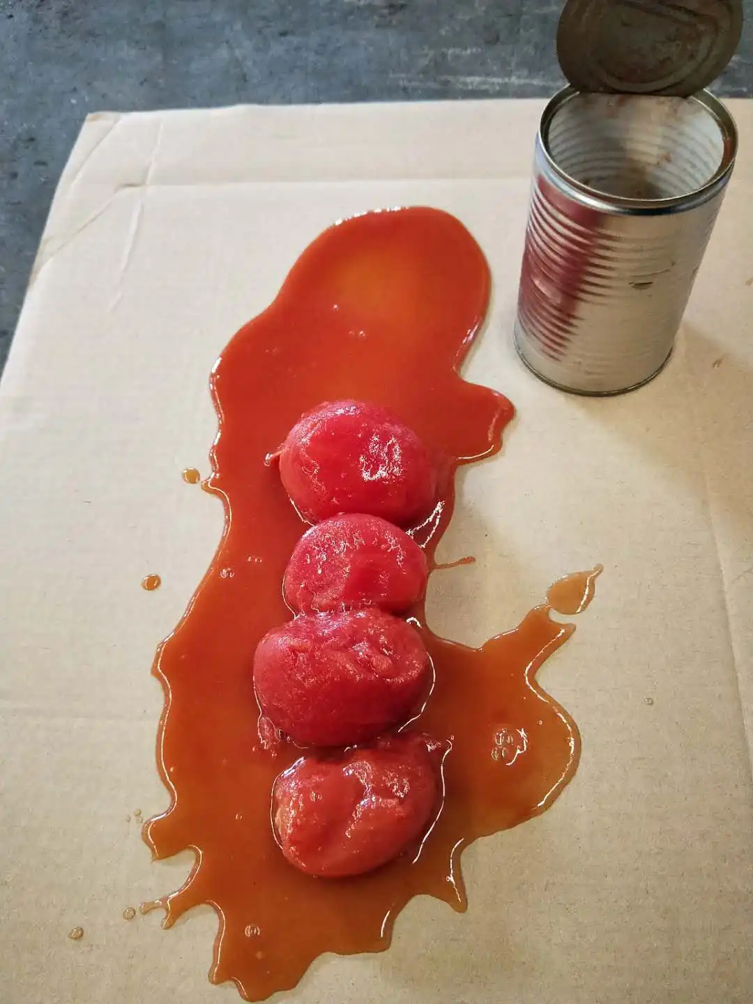 Green and Healthy  Peeled Tomato In Tomato Juice