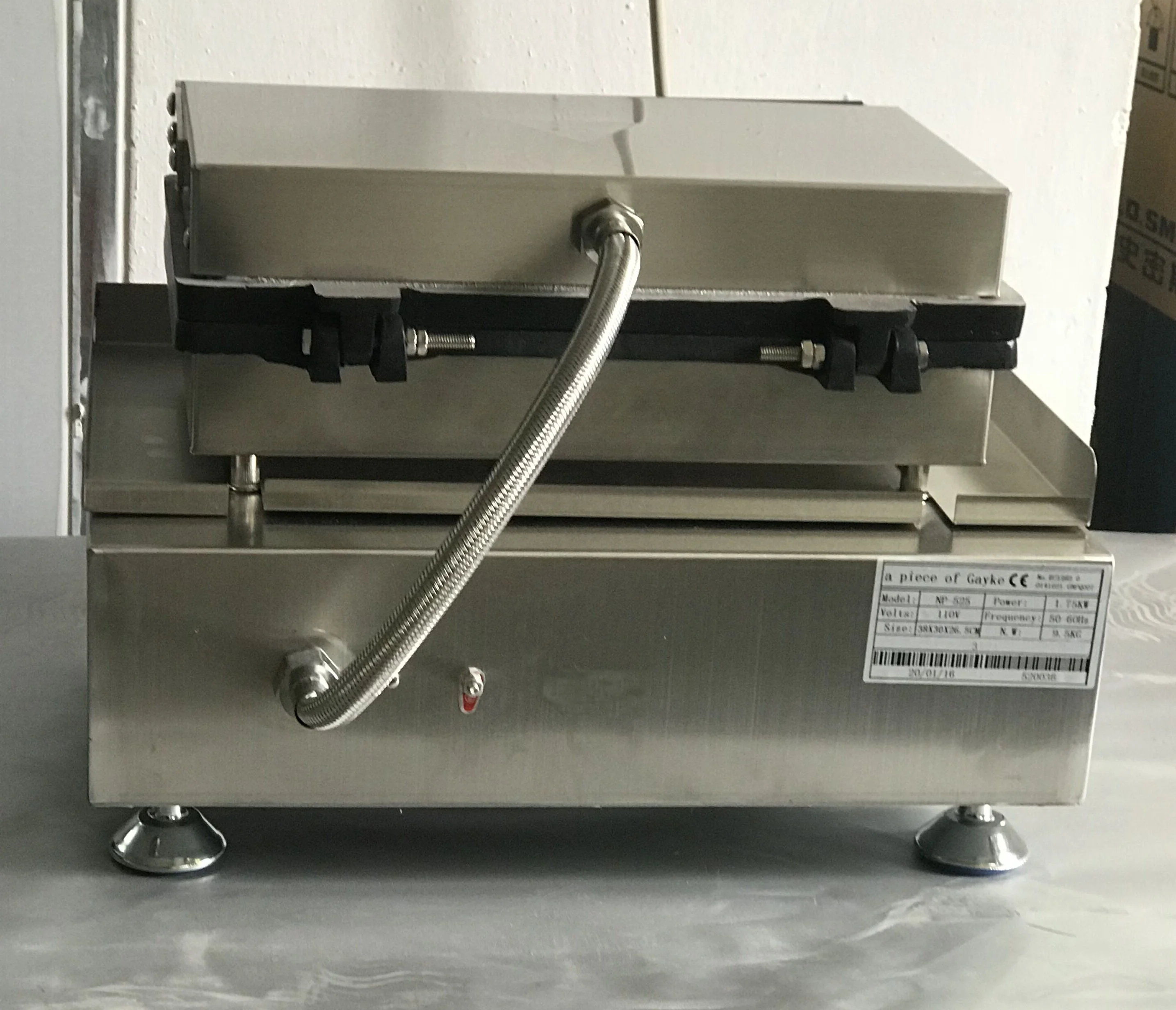 
Free Shipping Commercial Non-stick 4pcs D-Cake Penis Waffle Maker 110v 220v Electric Waffles On a Stick Machine Baker Iron Pan 