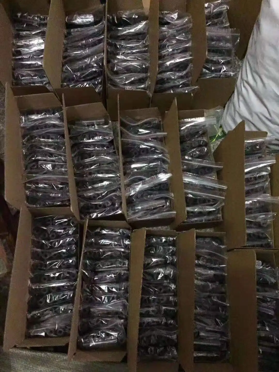 Yuens High-temperature Moisture-proof and Waterproof Solar Mounting Plug and Play PV Connector 1000V/30A