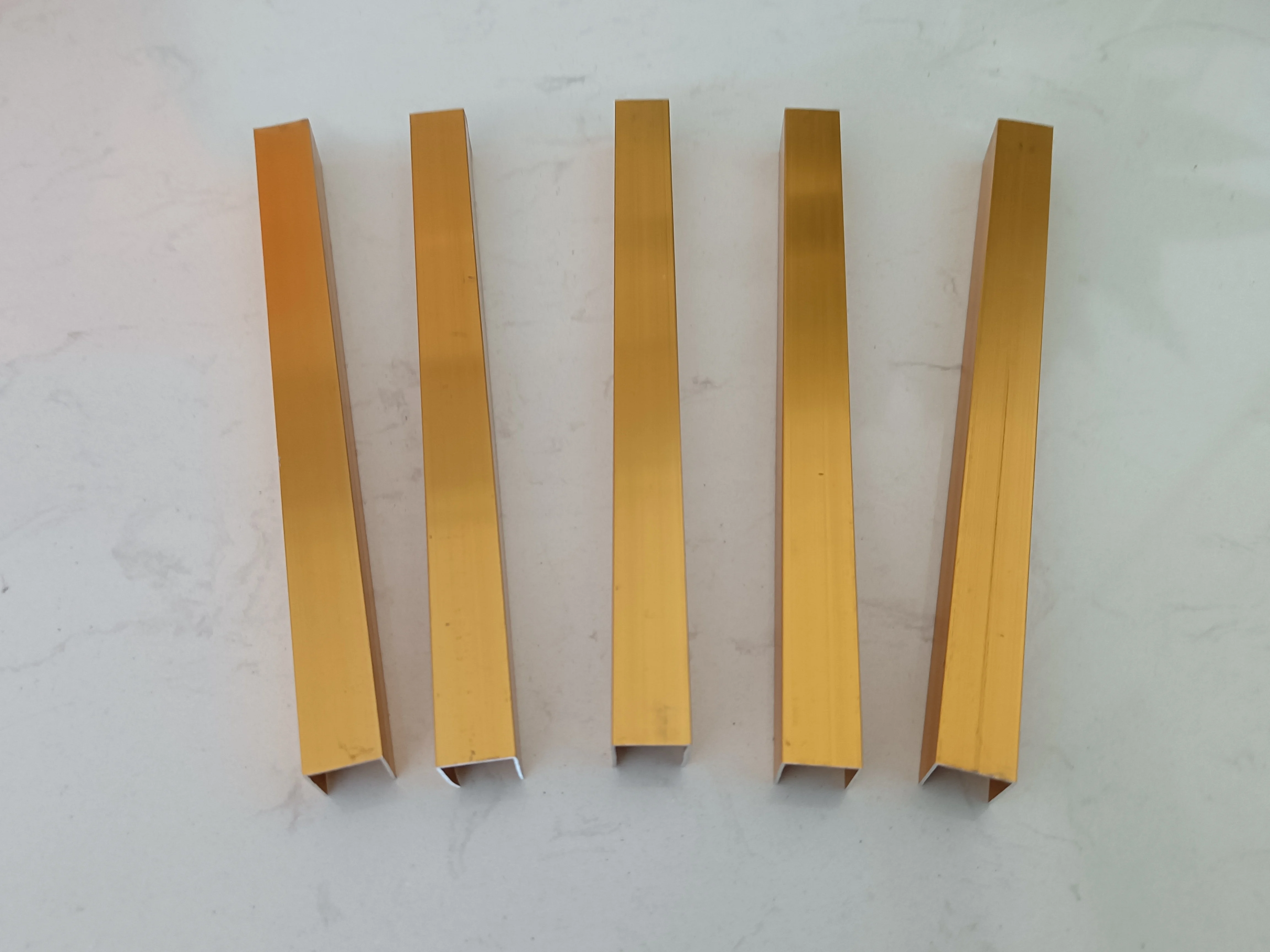 China Aluminum profile manufacture Polished Aluminium Profiles for Bathroom Aluminium Accessories handle