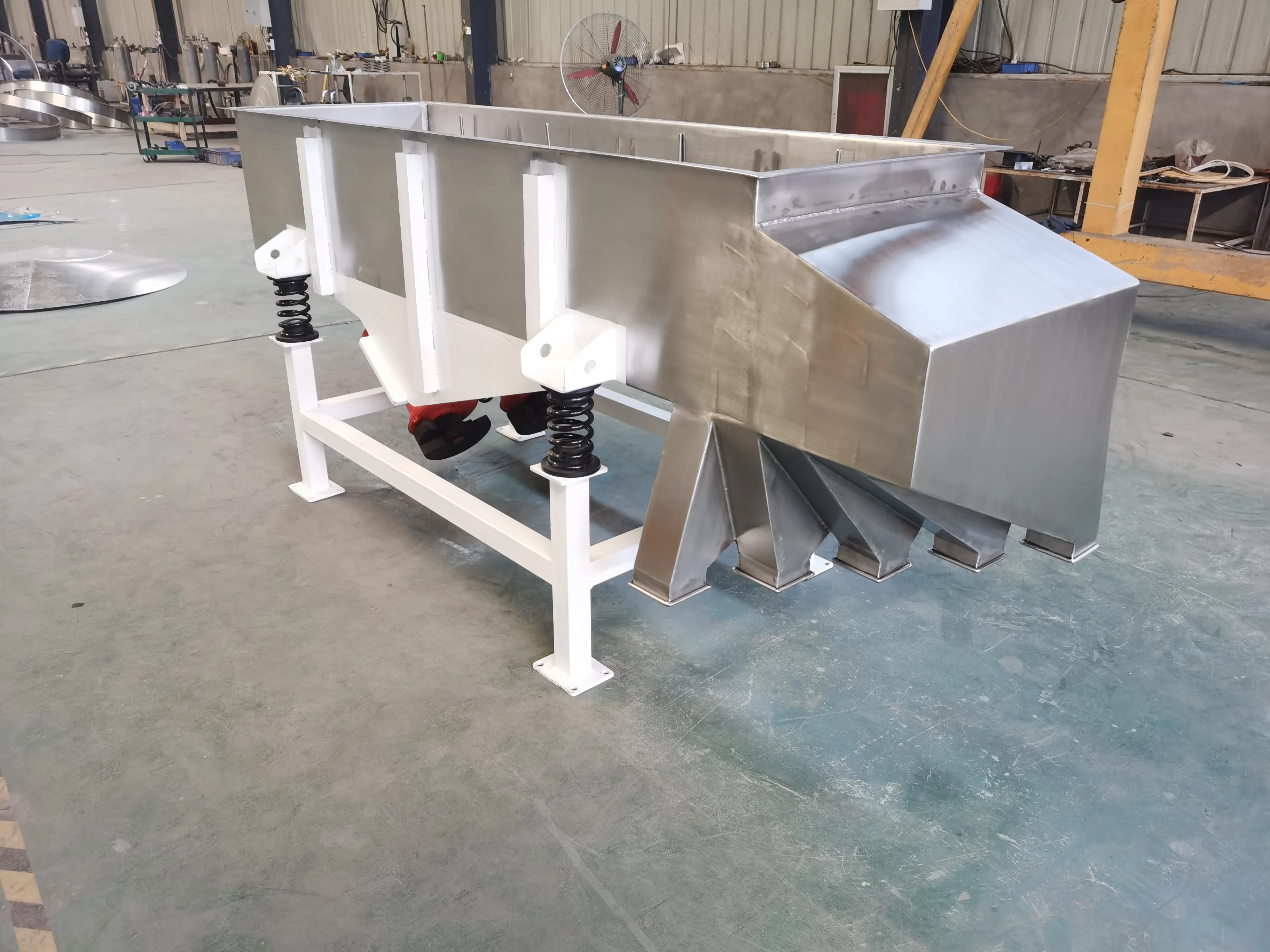 Automatic Separator Classifier China China Hot Linear Mesh Crusher Machine Vibrating Screen Price