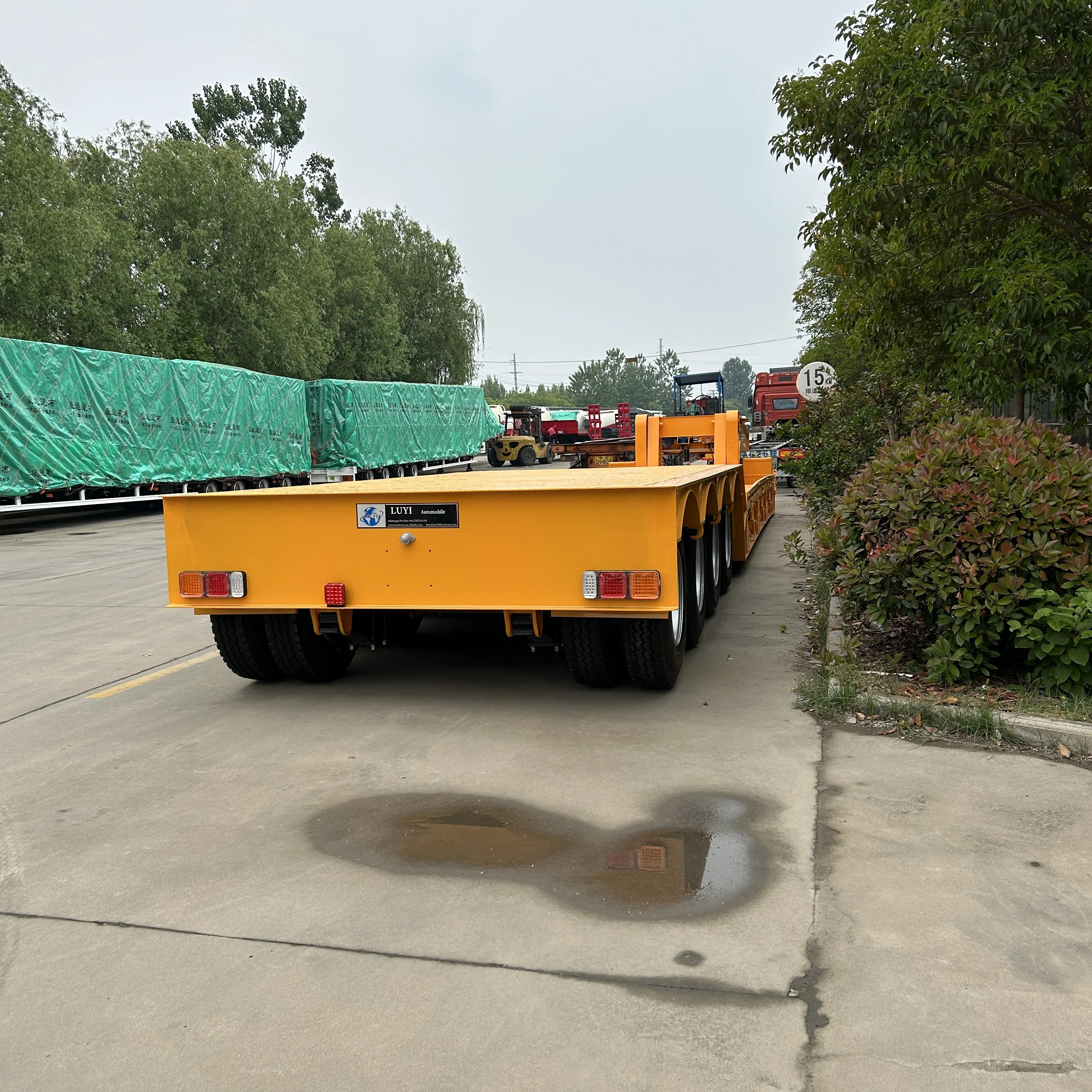 Made in China, 3/4-axis ramp flatbed semi-trailer truck, low flatbed semi-trailer, front goose head hydraulic lift