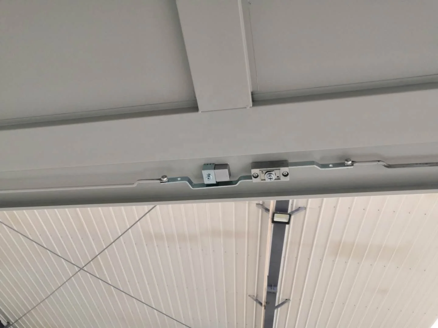 Best Heavy-Duty Steel Tool Box Welded Workbench Garage Storage Cabinets Customizable OEM Workshop Usage