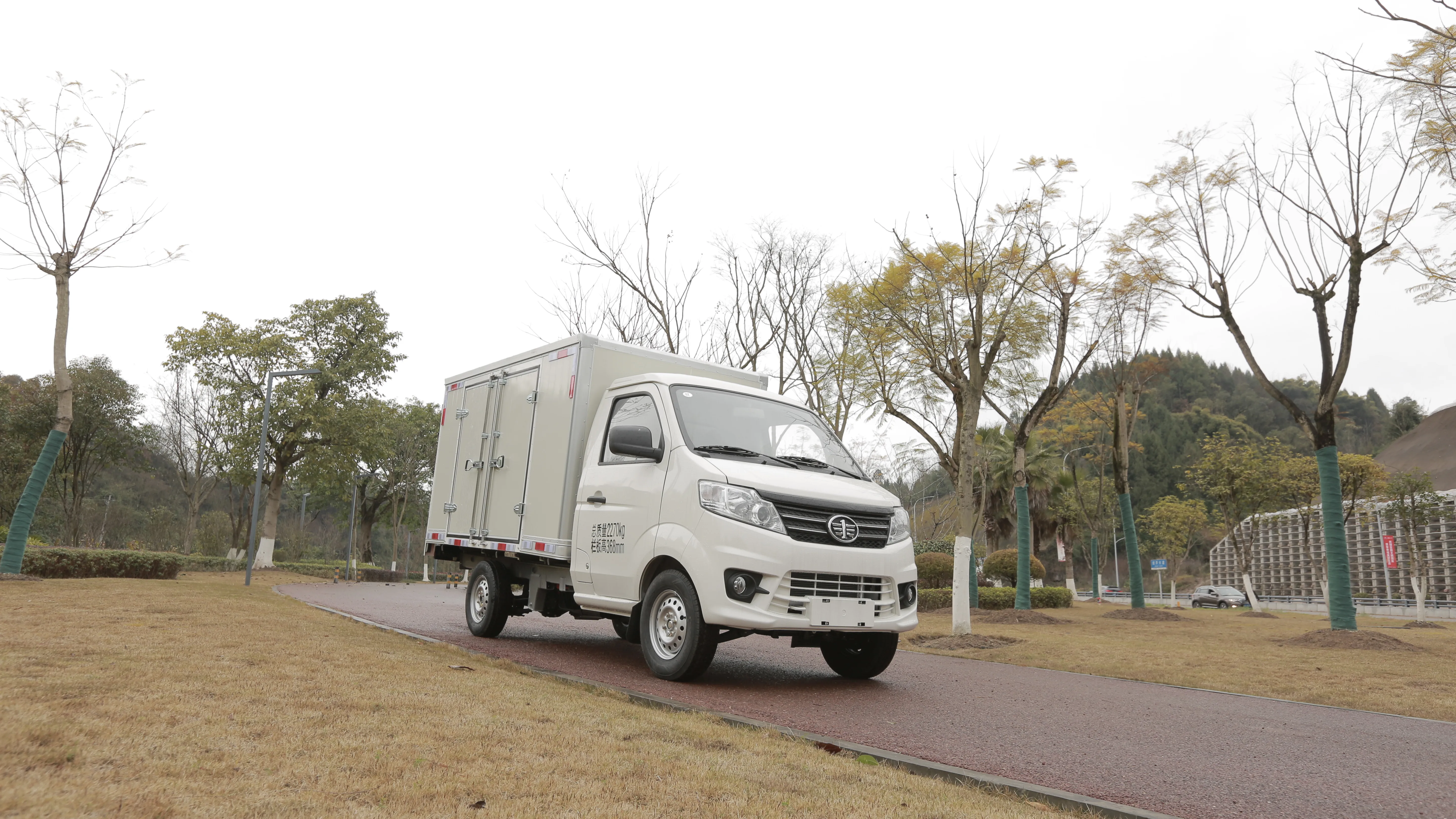 Factory Hot Sales Single Row 240km Mini Small Cargo Truck Van Type Light Cargo Truck New Cargo Truck