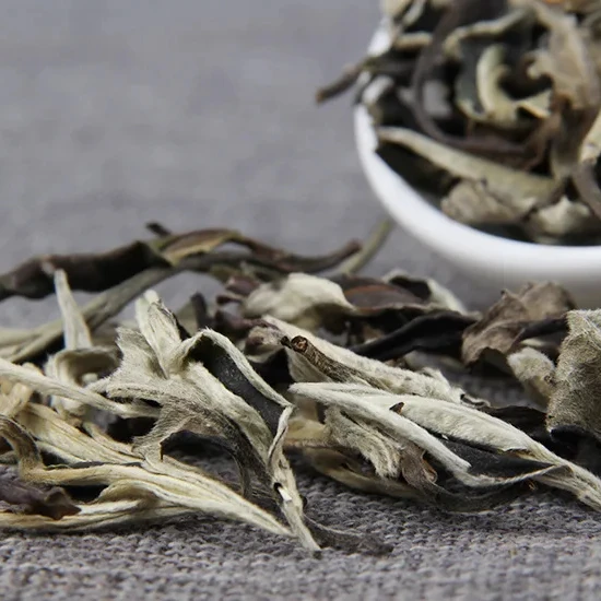 Yunnan Puerh лунный белый чай Китайский Юньнань листья ранней весной Лунный свет листовой