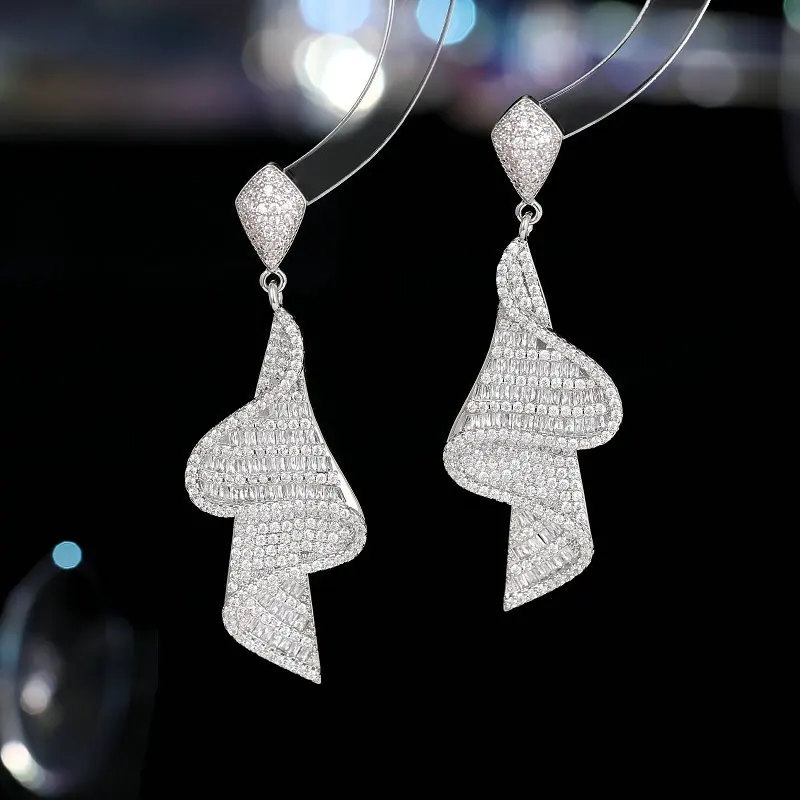 Eye-Catching Covered zircon Earrings Women Luxury Heavy Industry Earrings Dinner Dress Bridal Screw Twisted Earing